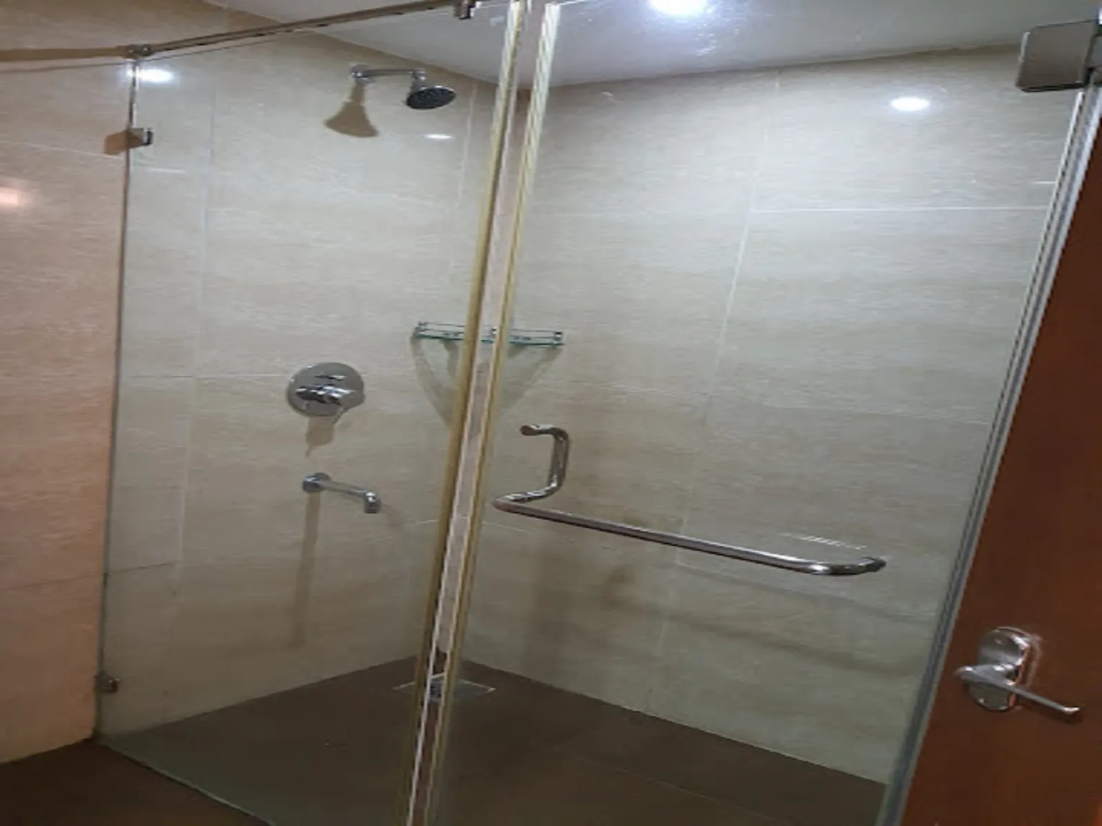 LA CALYPSO BEACH RESORT Washroom