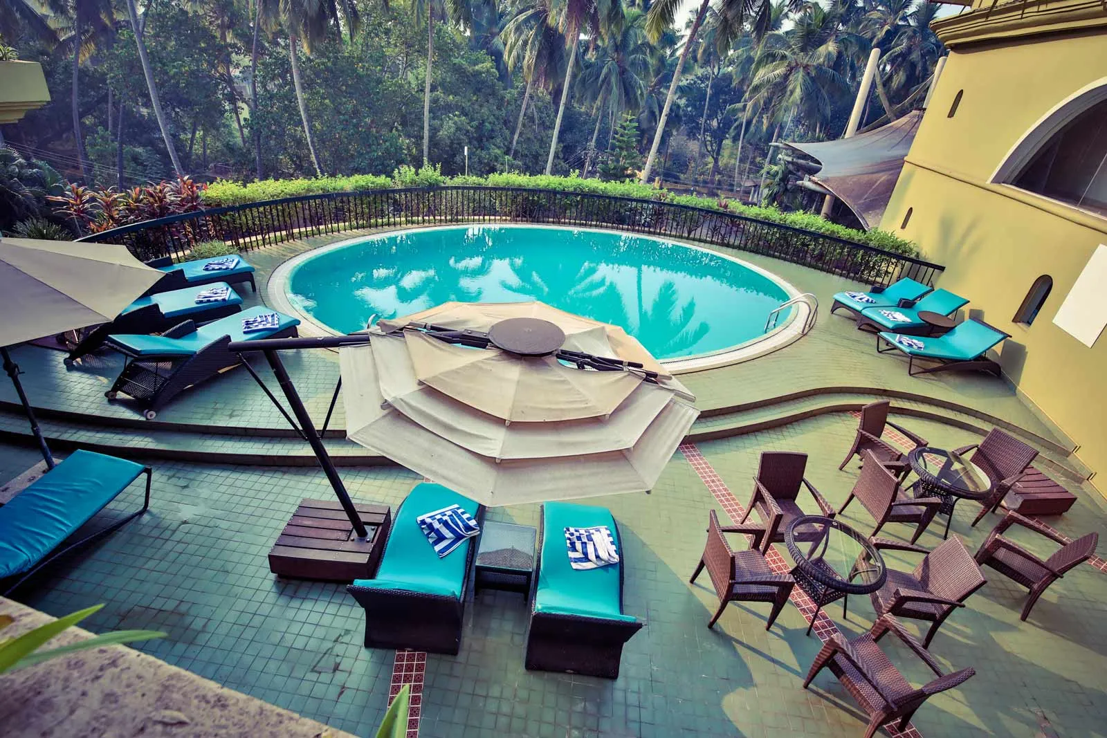 Neelam the Glitz Facade