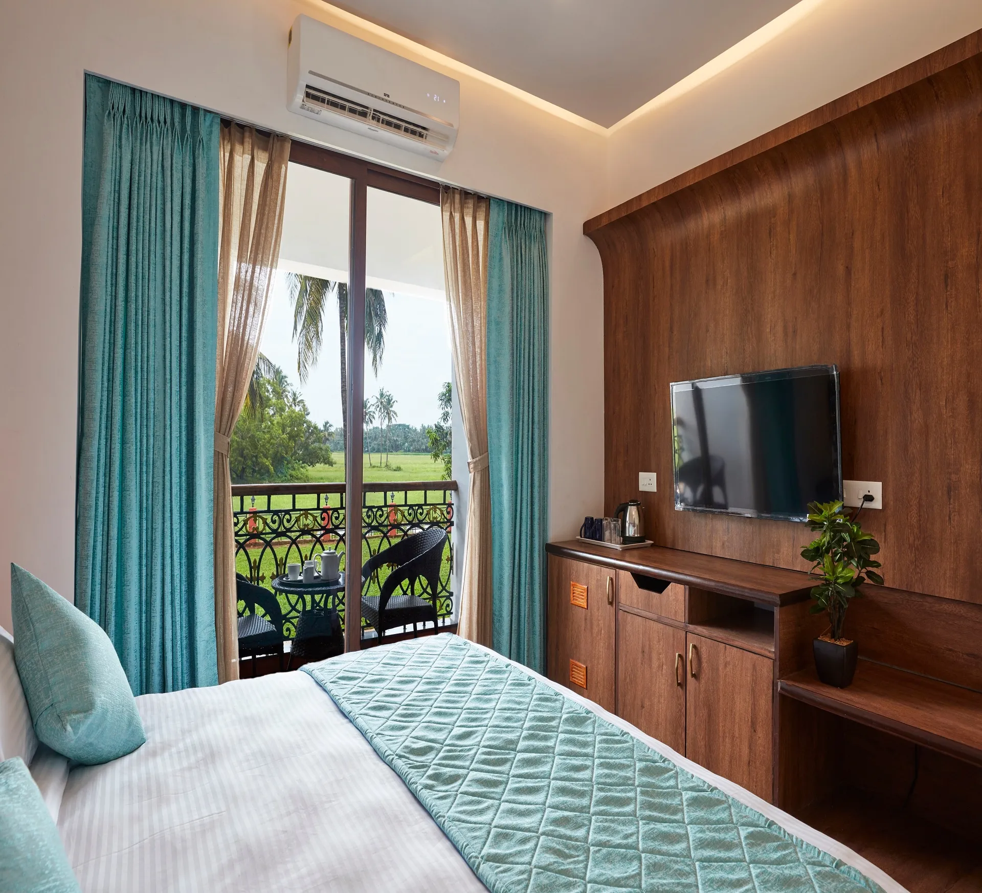 Sea Queen Beach Resort and Spa Room