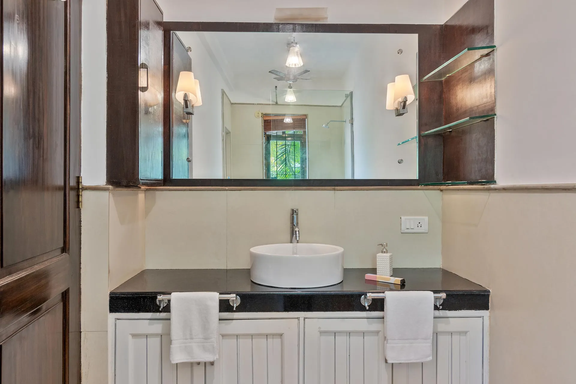 StayVista | Vintage Hideaway 4 BHK Villa Bathroom