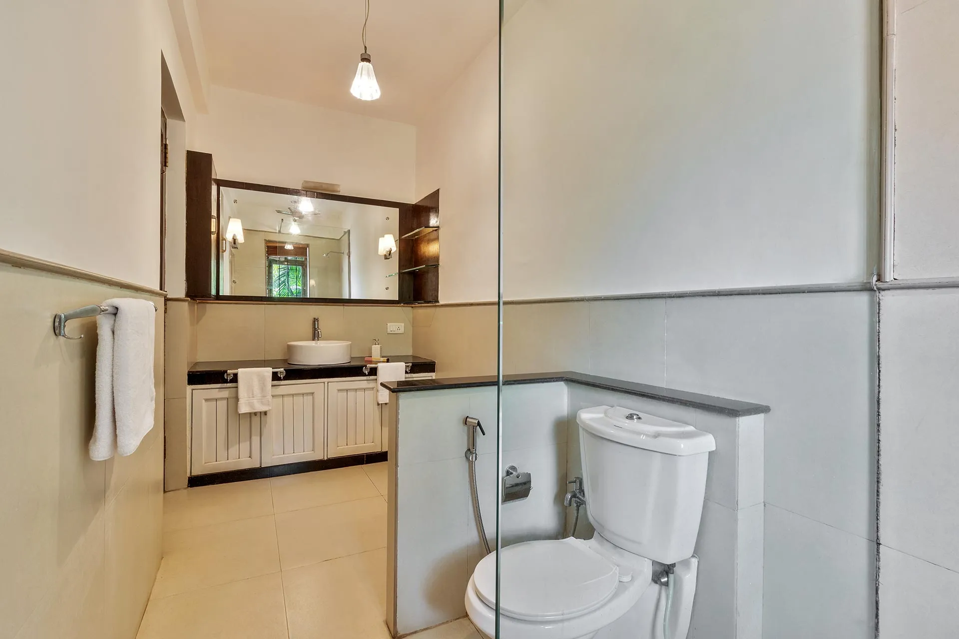 StayVista | Vintage Hideaway 4 BHK Villa Bathroom