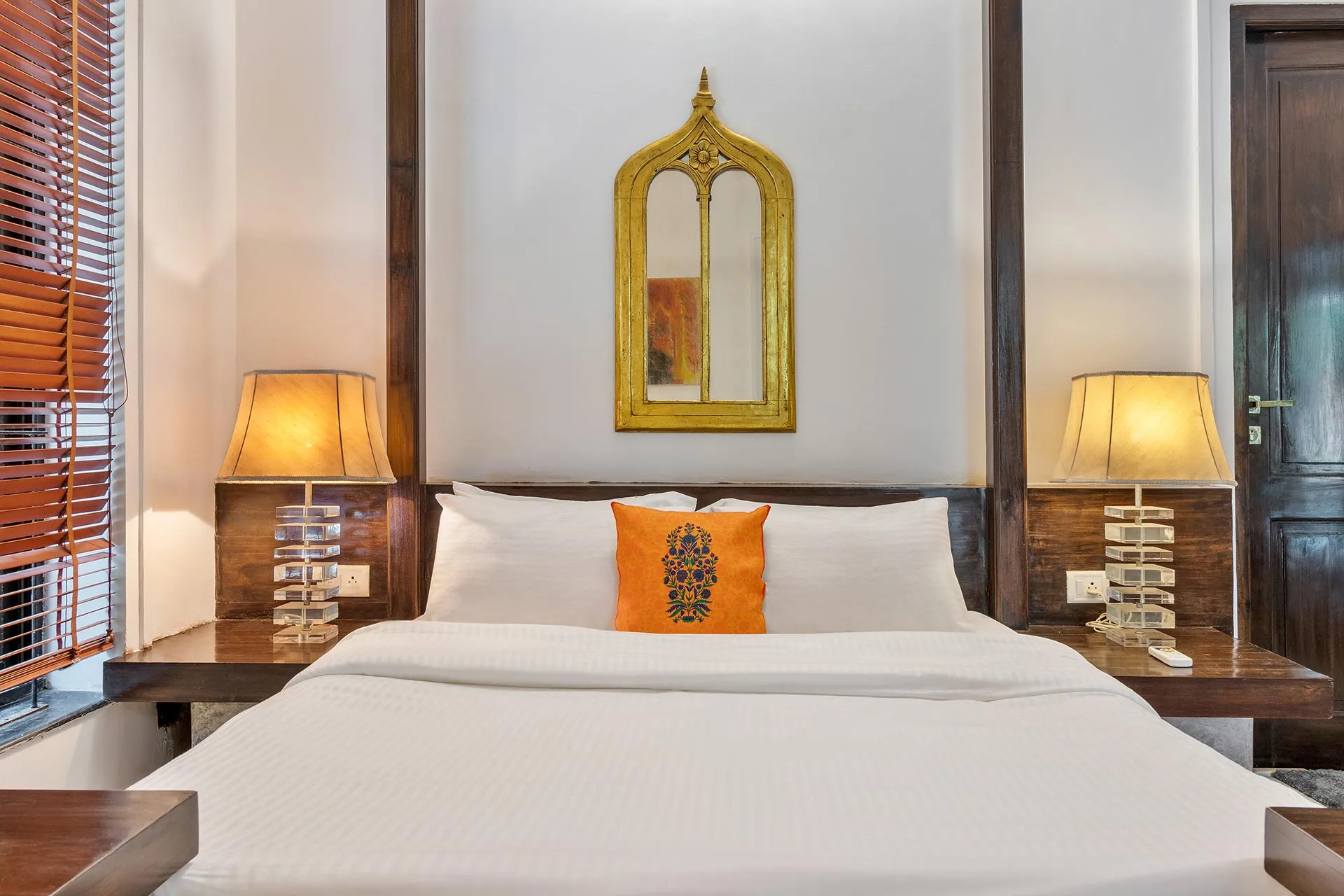 StayVista | Vintage Hideaway 4 BHK Villa Bedroom