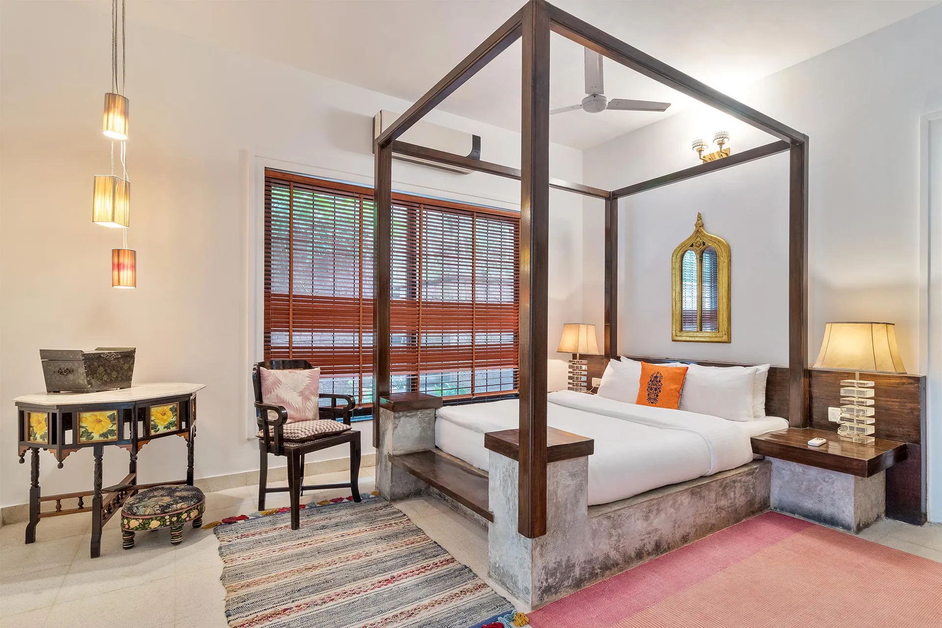 StayVista | Vintage Hideaway 4 BHK Villa Bedroom