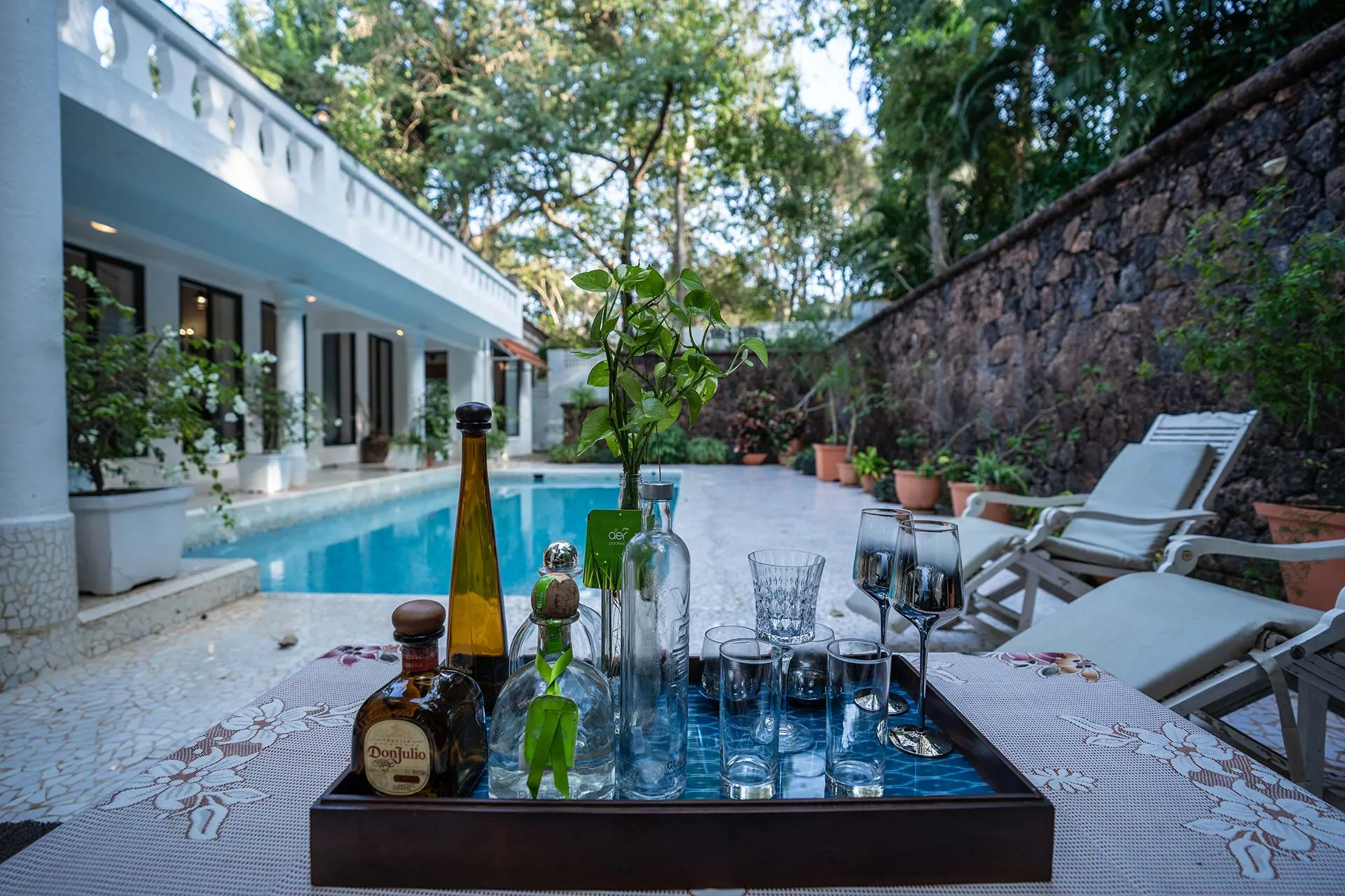 StayVista | Vintage Hideaway 4 BHK Villa Swimming Pool