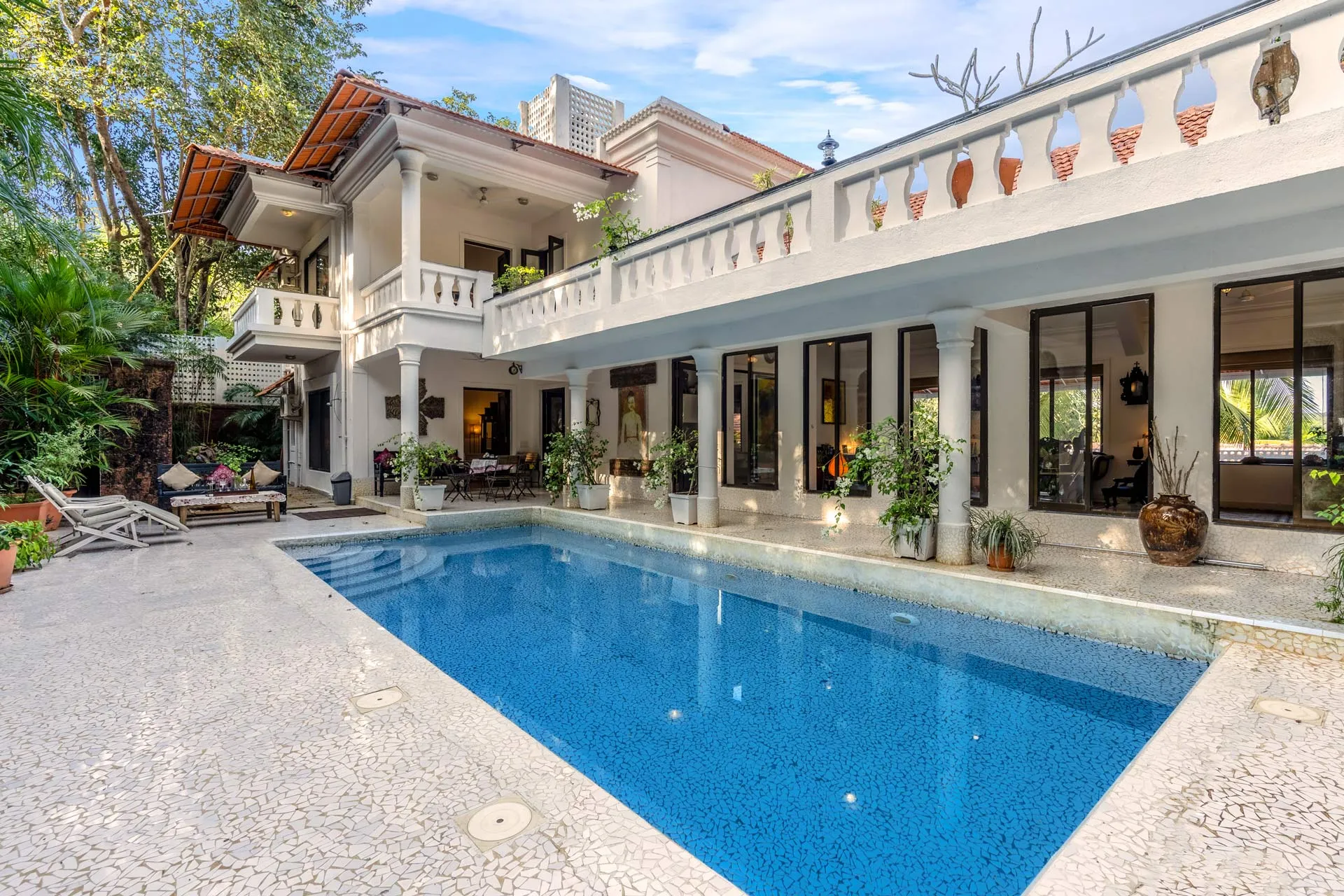 StayVista | Vintage Hideaway 4 BHK Villa Swimming Pool