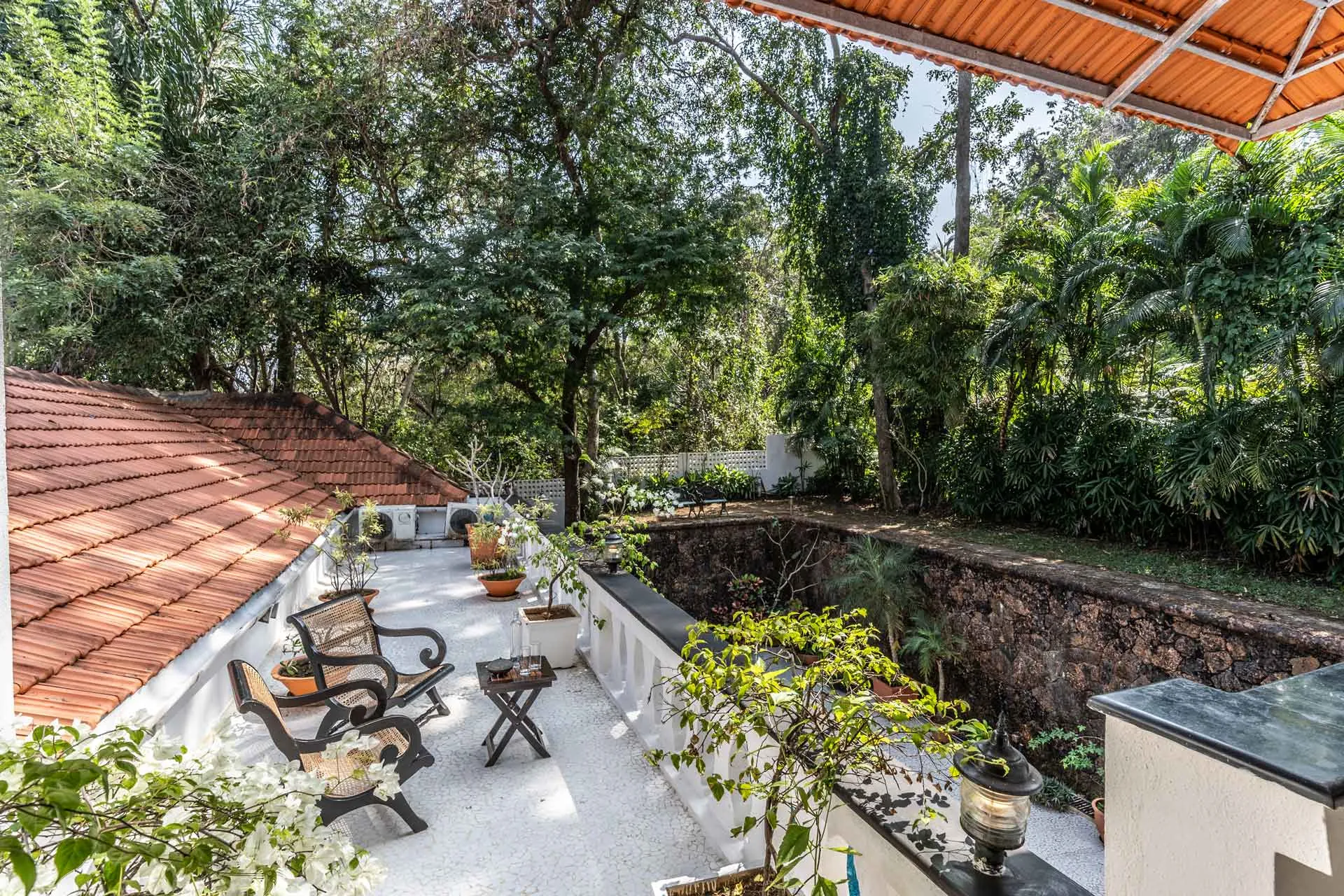 StayVista | Vintage Hideaway 4 BHK Villa Terrace