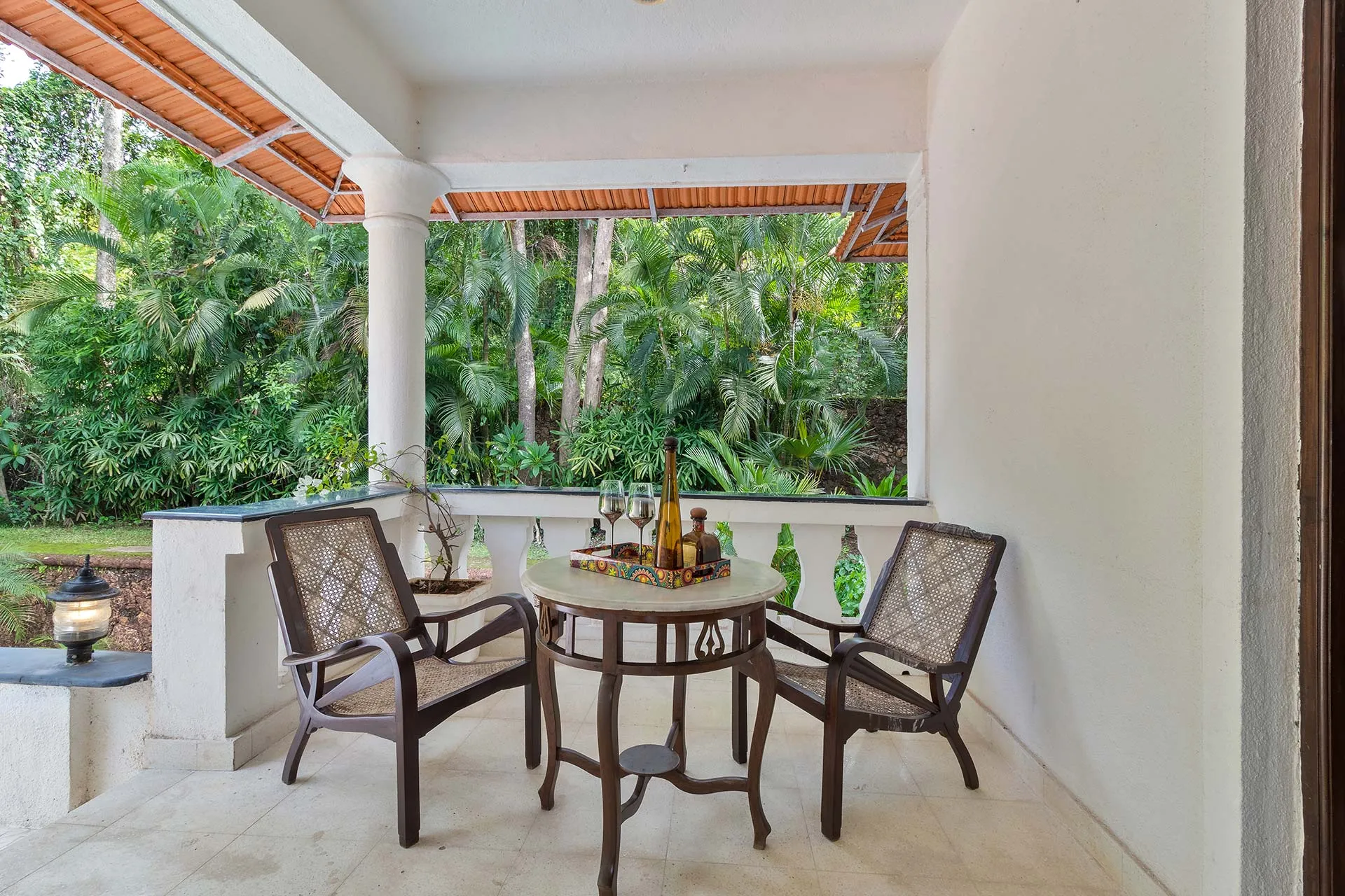 StayVista | Vintage Hideaway 4 BHK Villa Terrace
