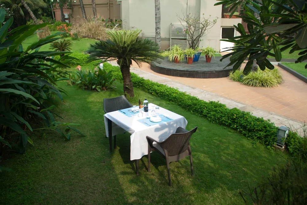 Whispering Palms Beach Resort Outdoors