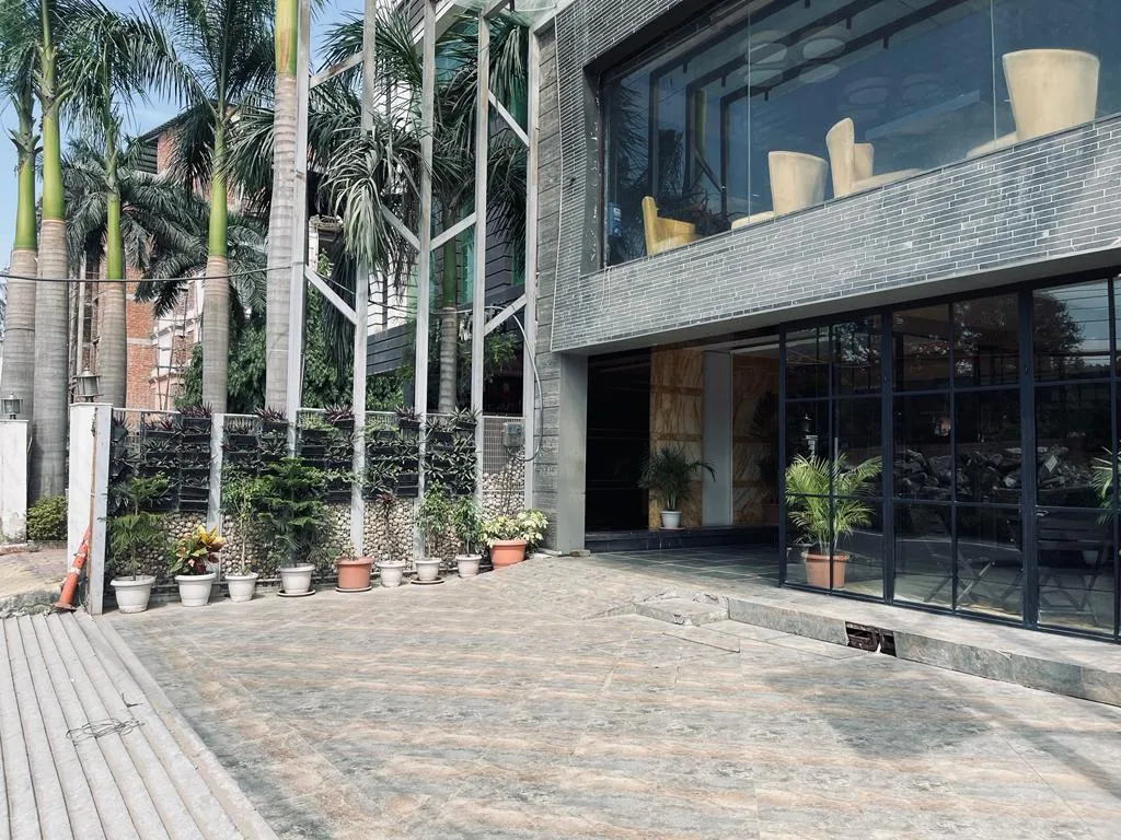 DLS Hotel Arihant Parking