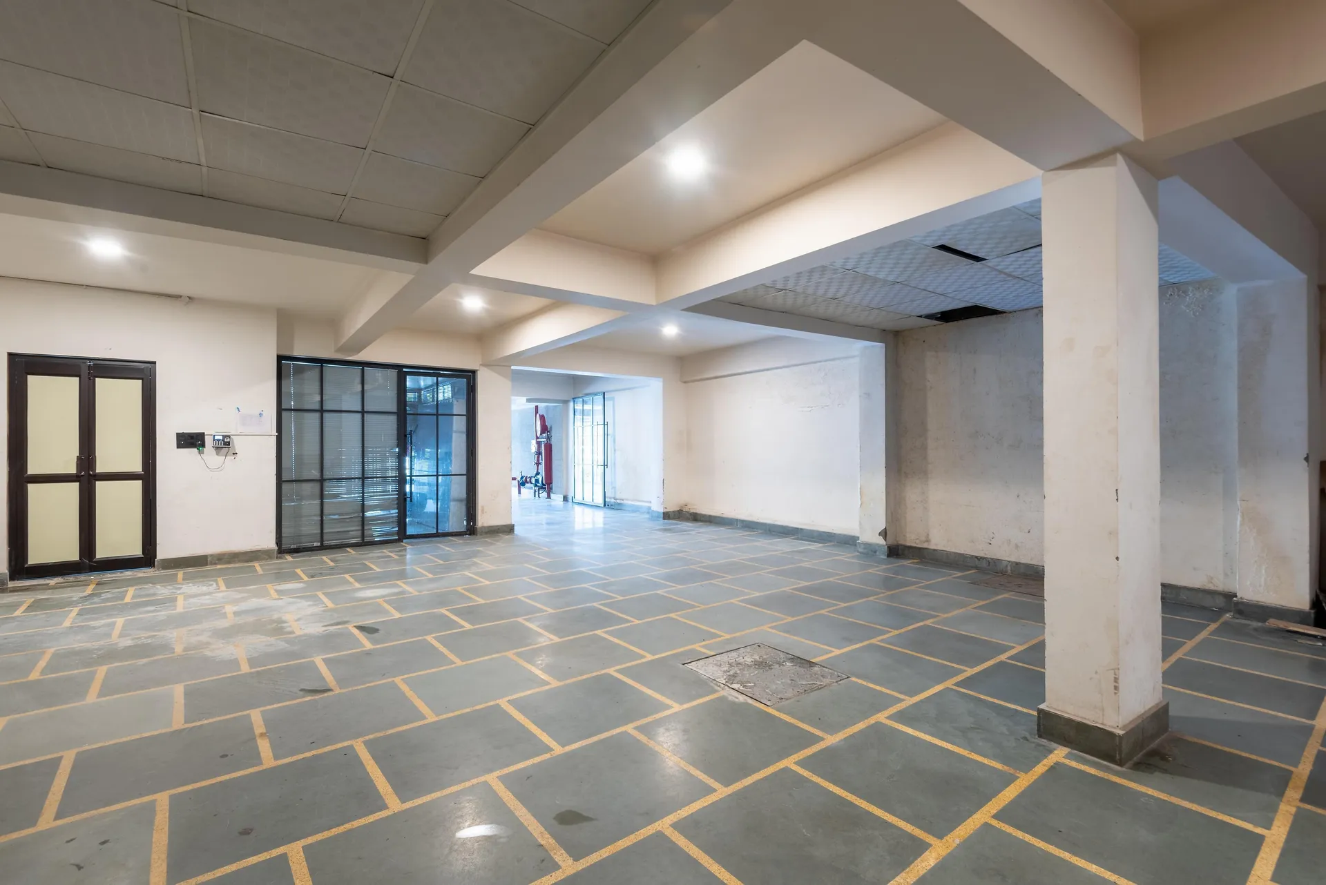 DLS Hotel Arihant Parking