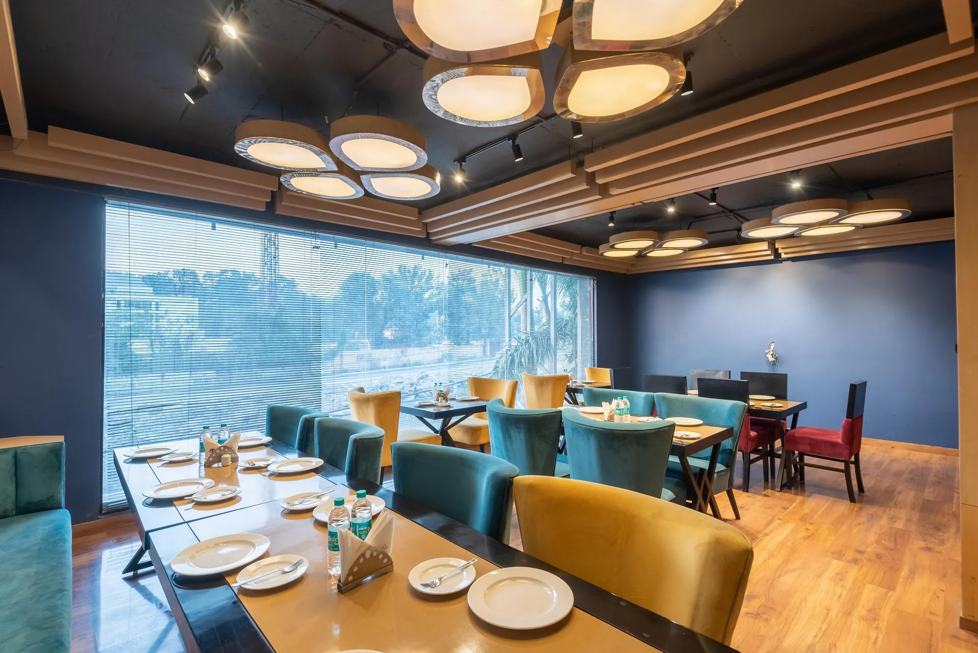 DLS Hotel Arihant Restaurant
