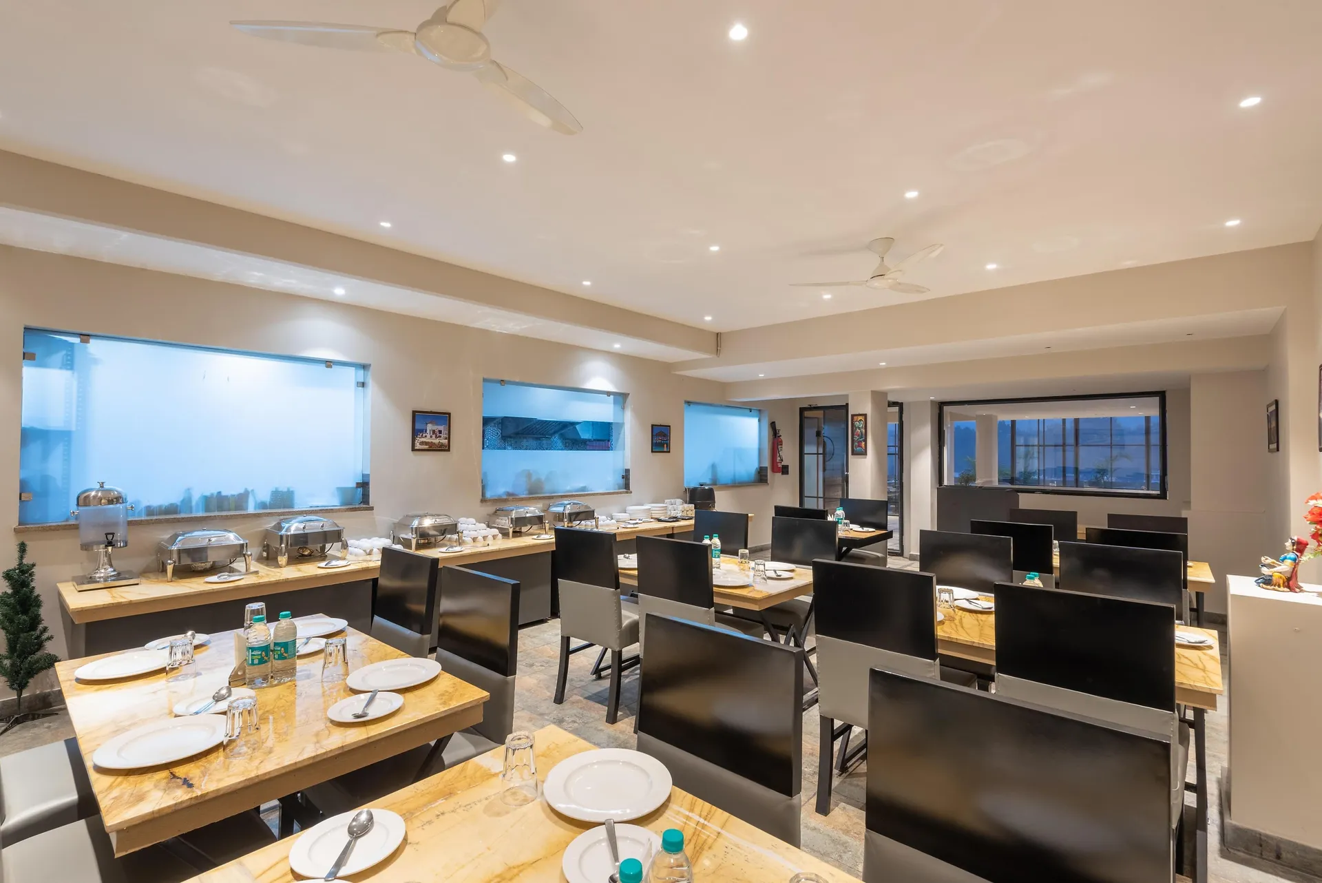 DLS Hotel Arihant Restaurant
