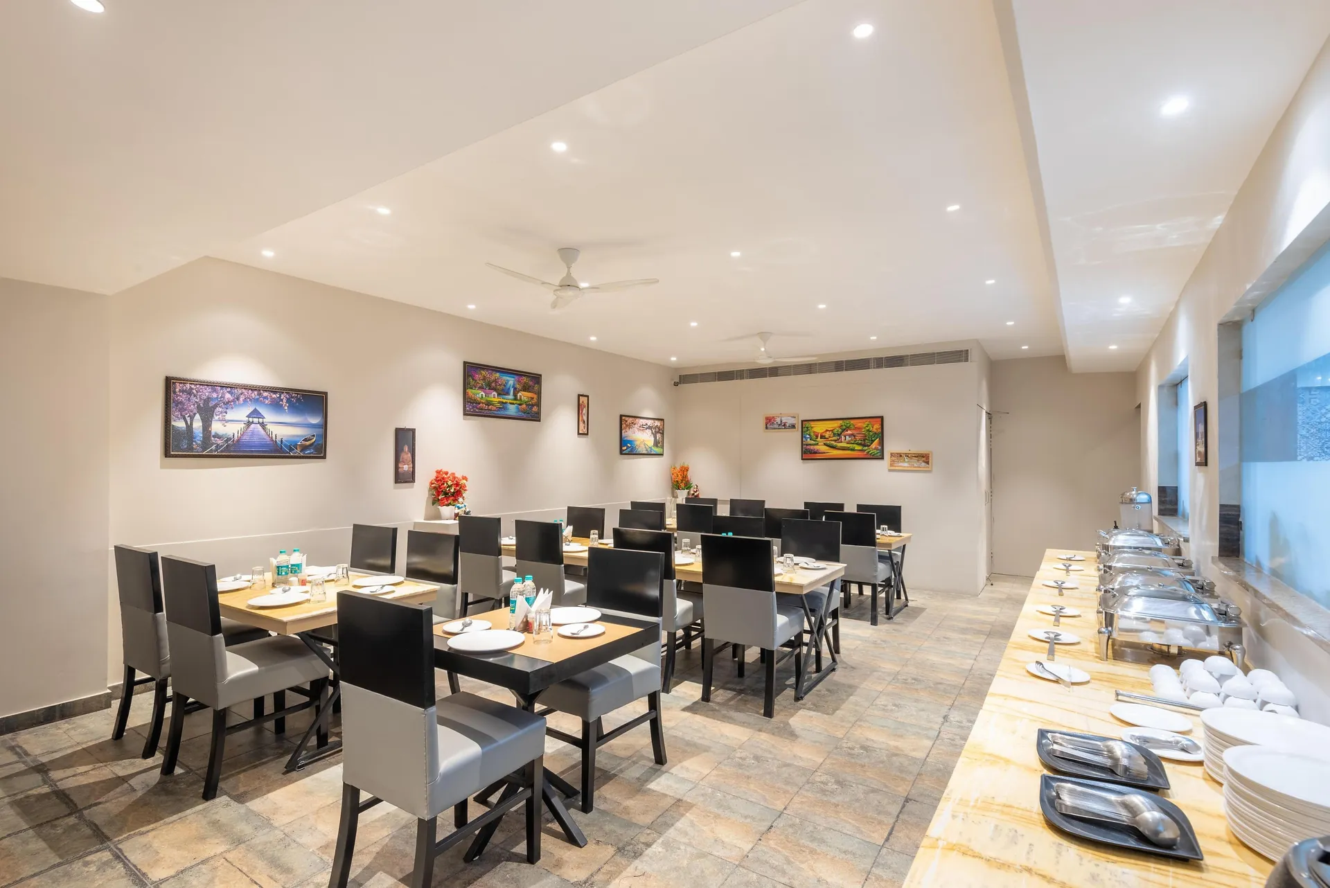 DLS Hotel Arihant Restaurant