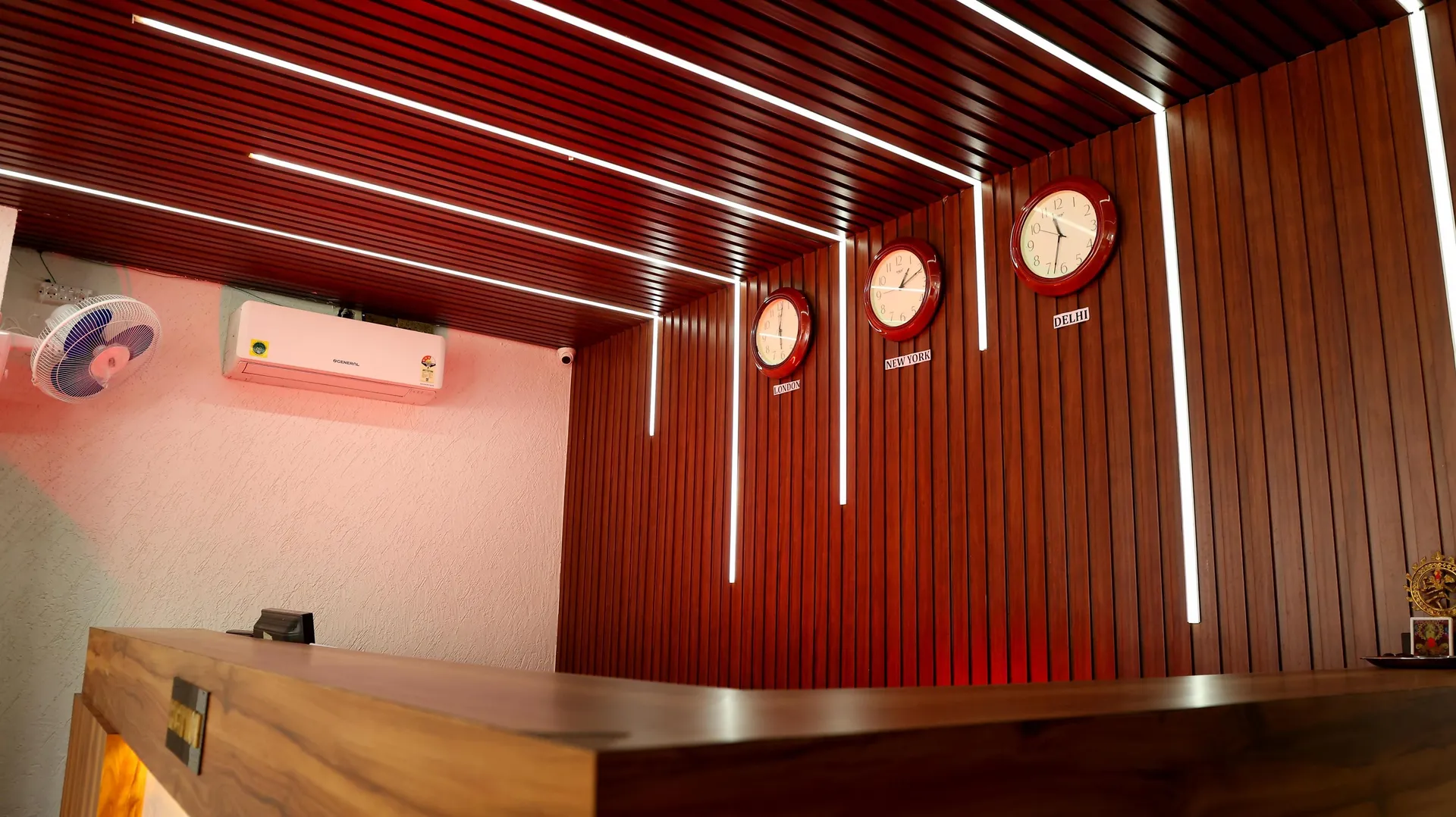 Hotel Blue Pine. Reception