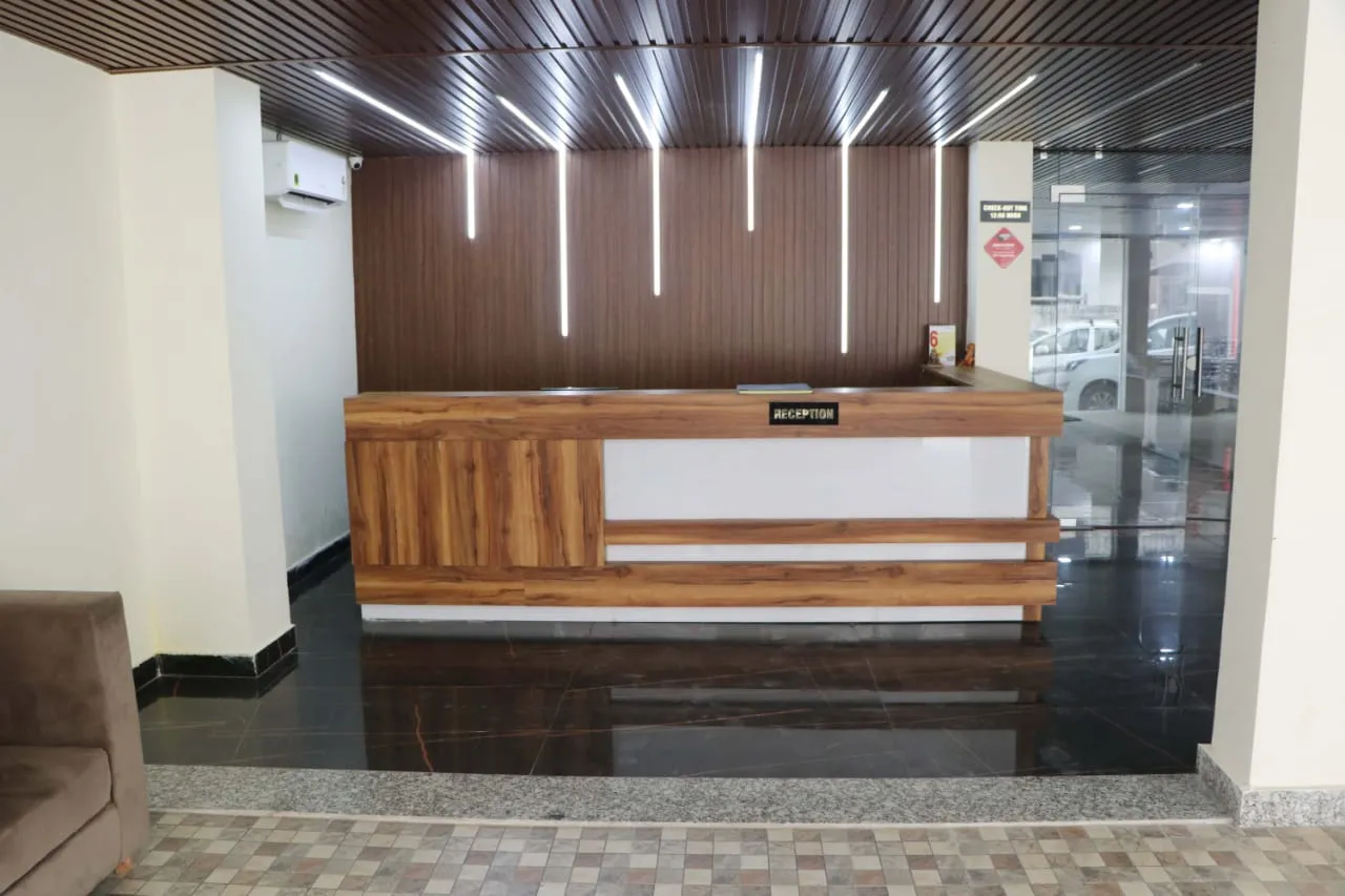 Hotel Blue Pine. Reception