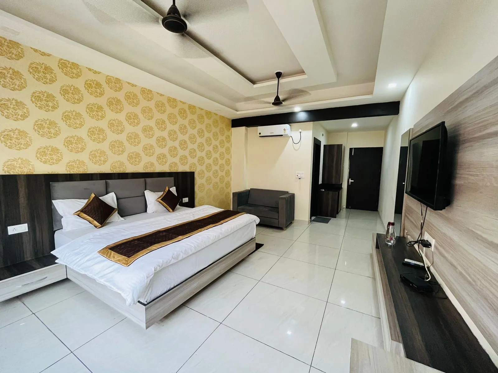 Hotel Blue Pine. Room
