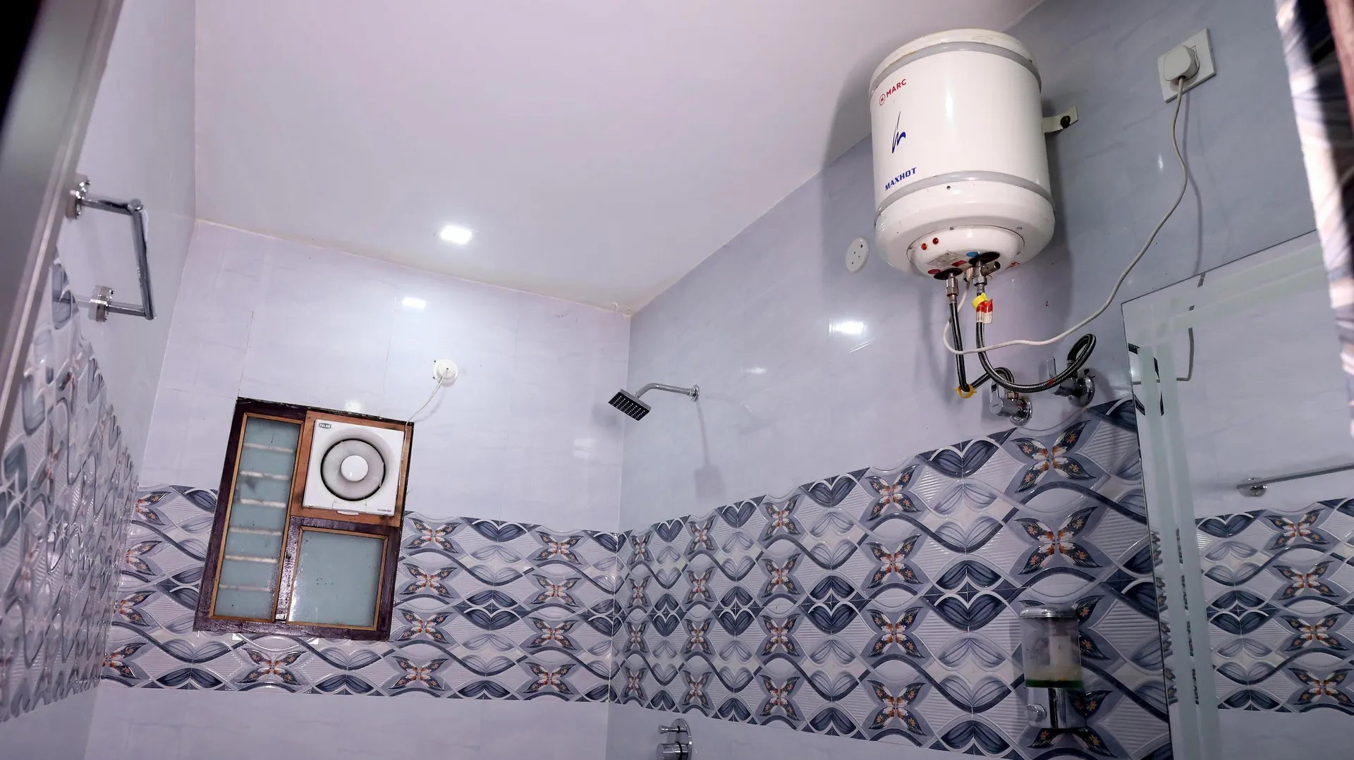 Hotel Blue Pine. Washroom