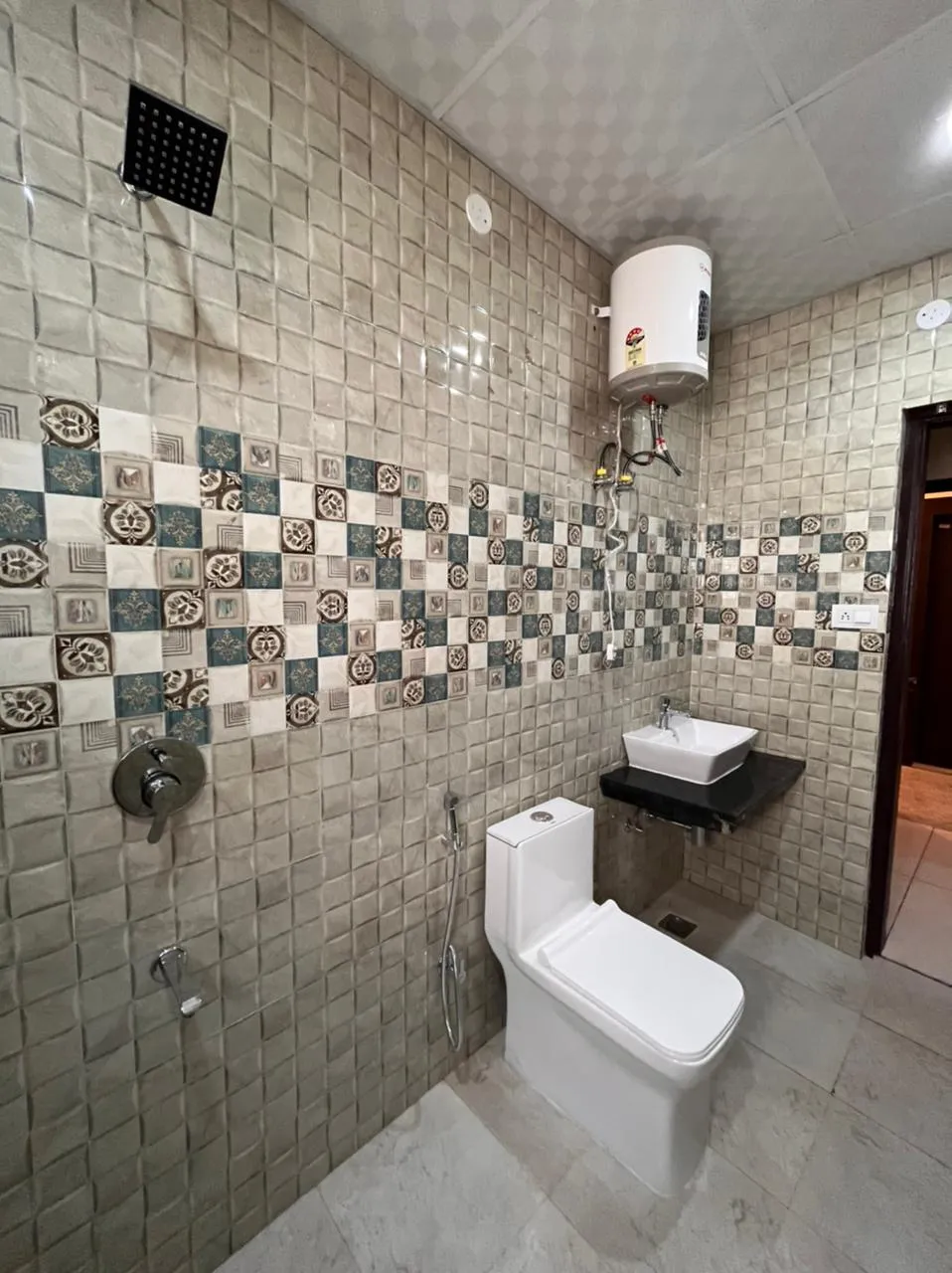 Hotel Blue Pine. Washroom