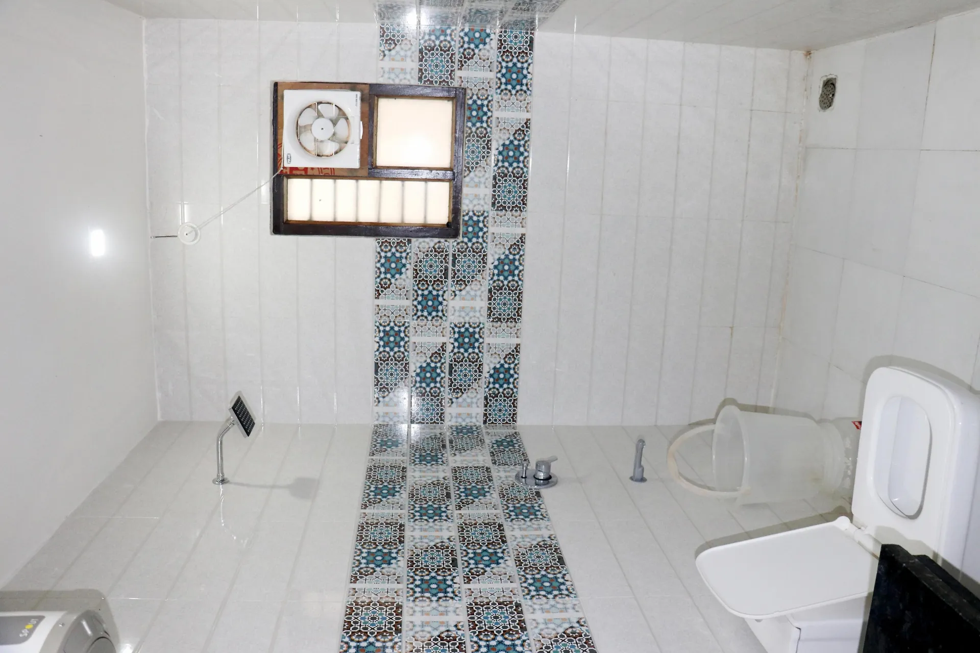 Hotel Blue Pine. Washroom