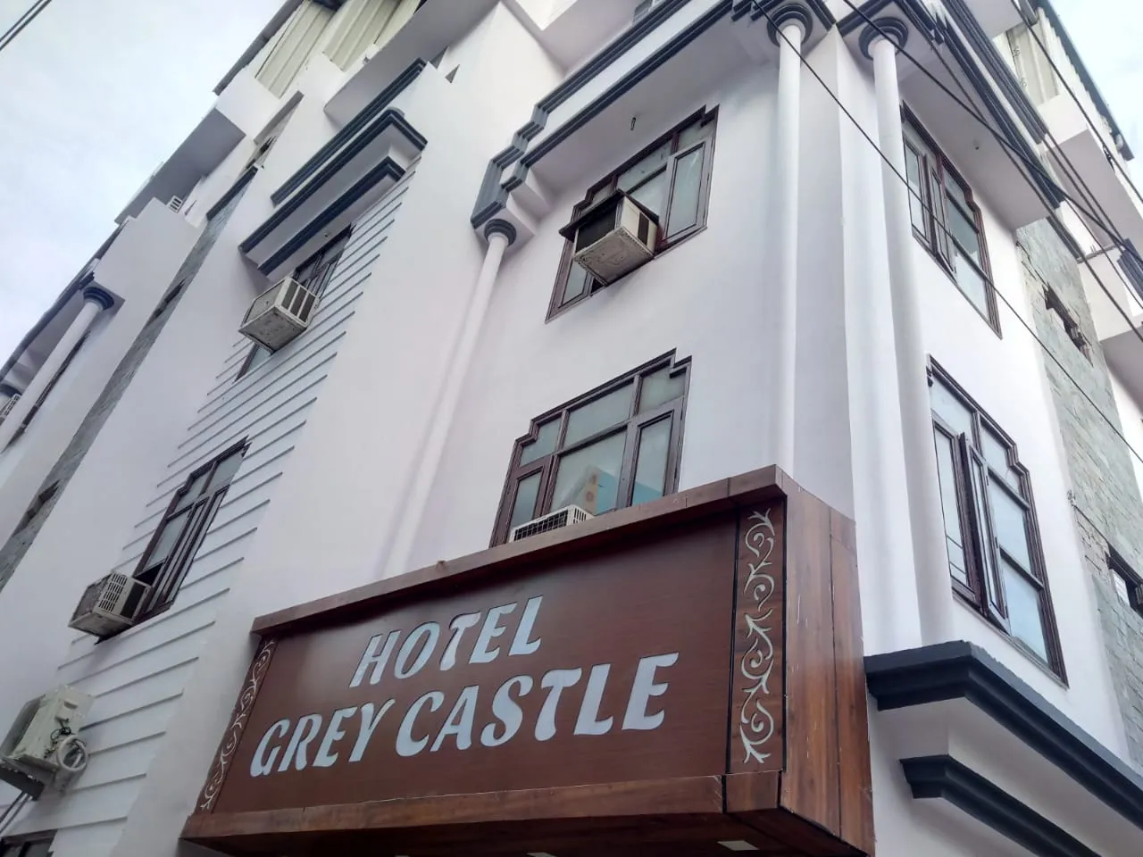 Hotel Grey Castle by Perfect Stayz Entrance