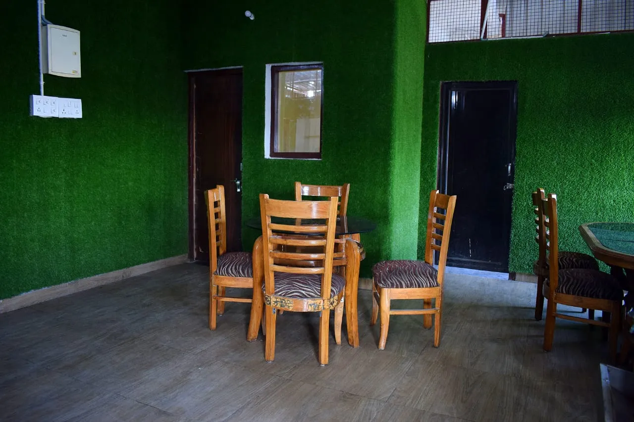 Hotel Grey Castle by Perfect Stayz Restaurant