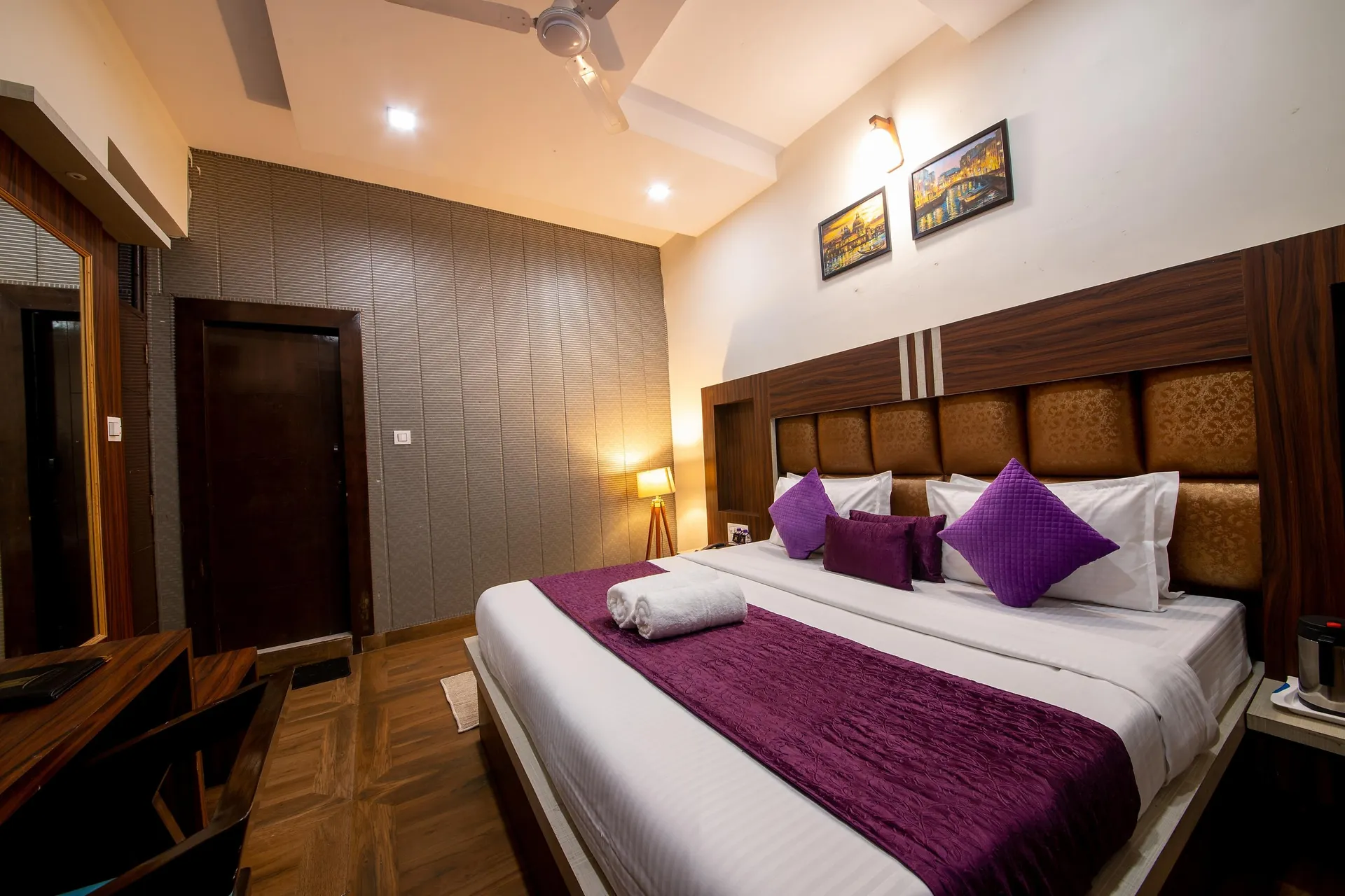 Hotel Grey Castle by Perfect Stayz Room