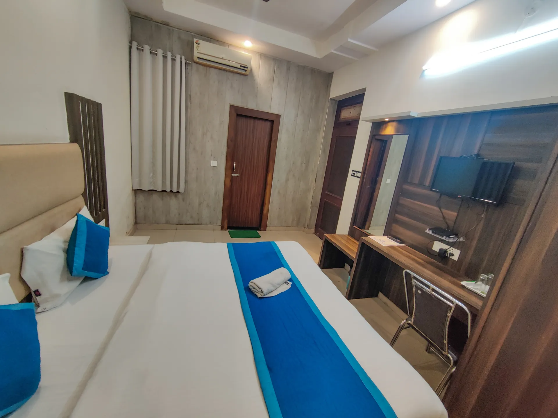 Hotel Grey Castle by Perfect Stayz Room