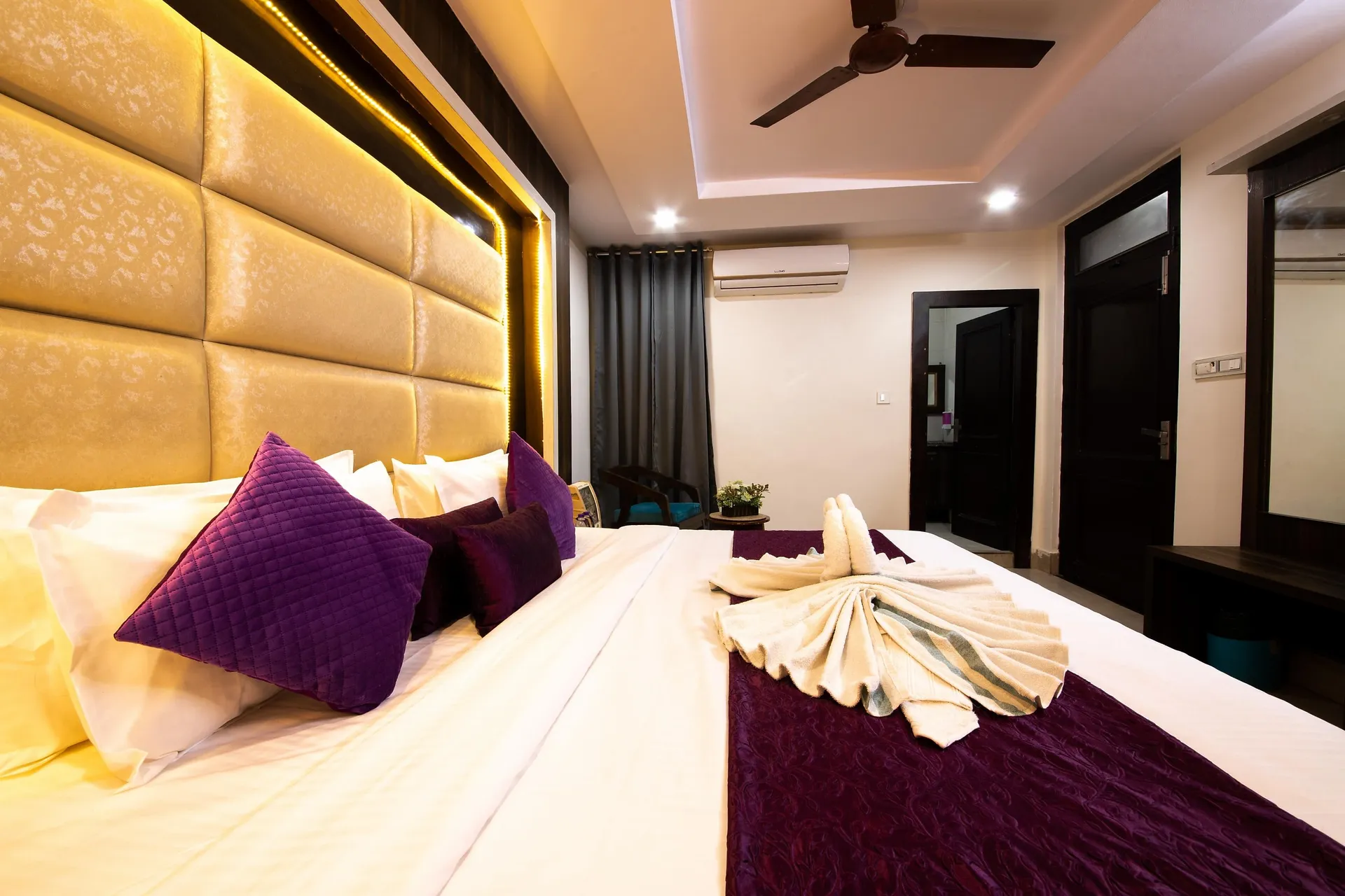 Hotel Grey Castle by Perfect Stayz Room