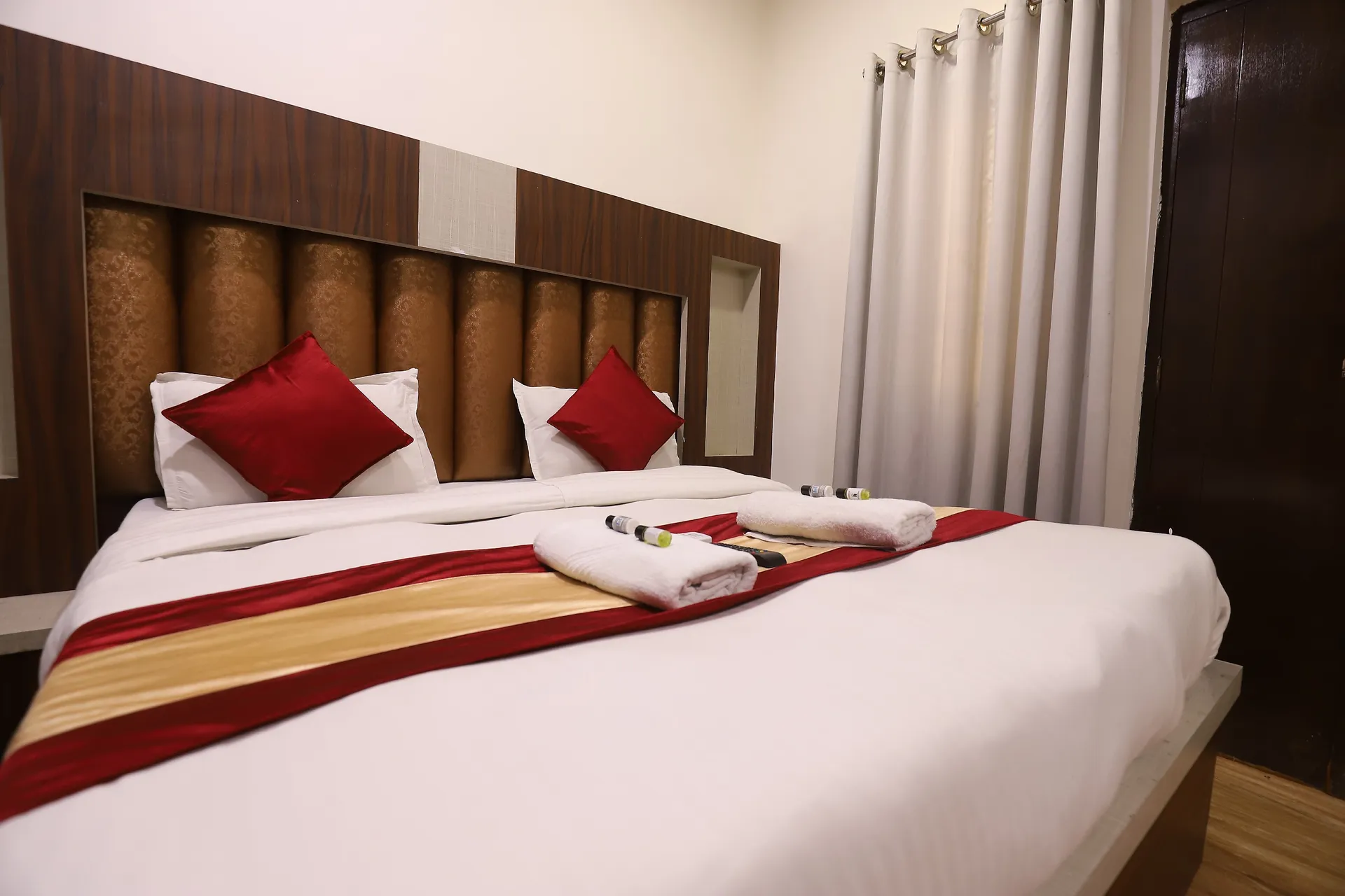 Hotel Grey Castle by Perfect Stayz Room