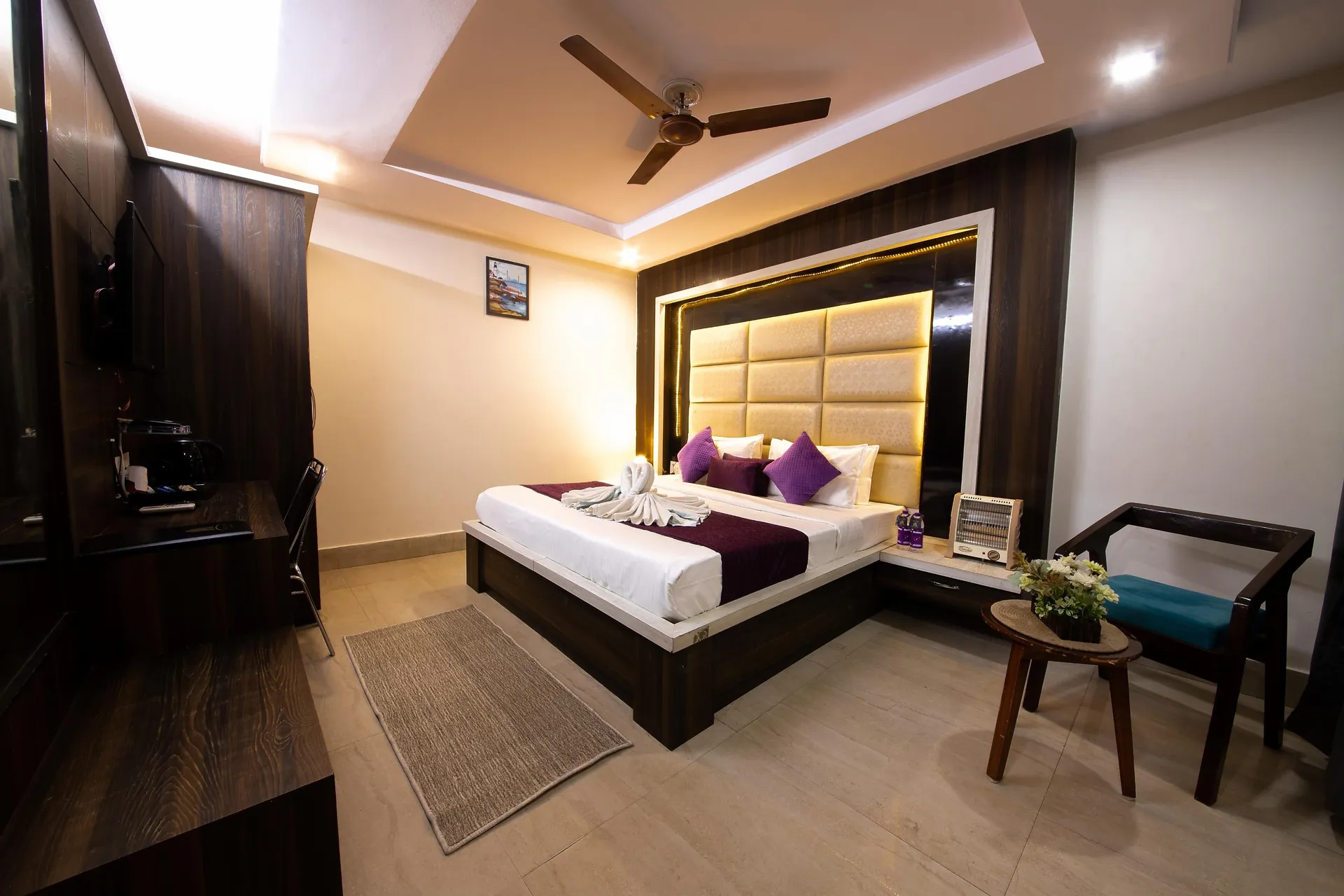Hotel Grey Castle by Perfect Stayz Room