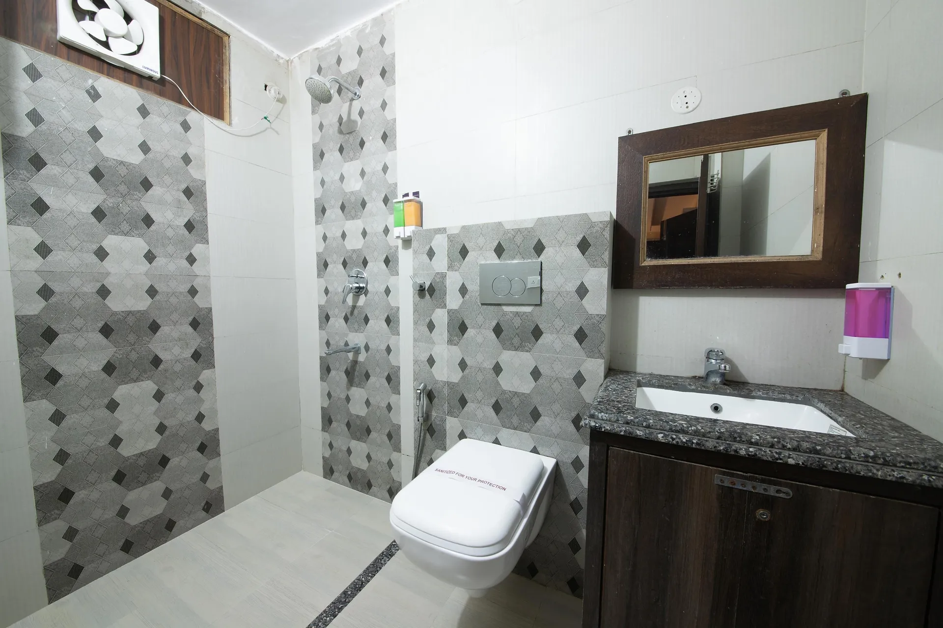 Hotel Grey Castle by Perfect Stayz Washroom