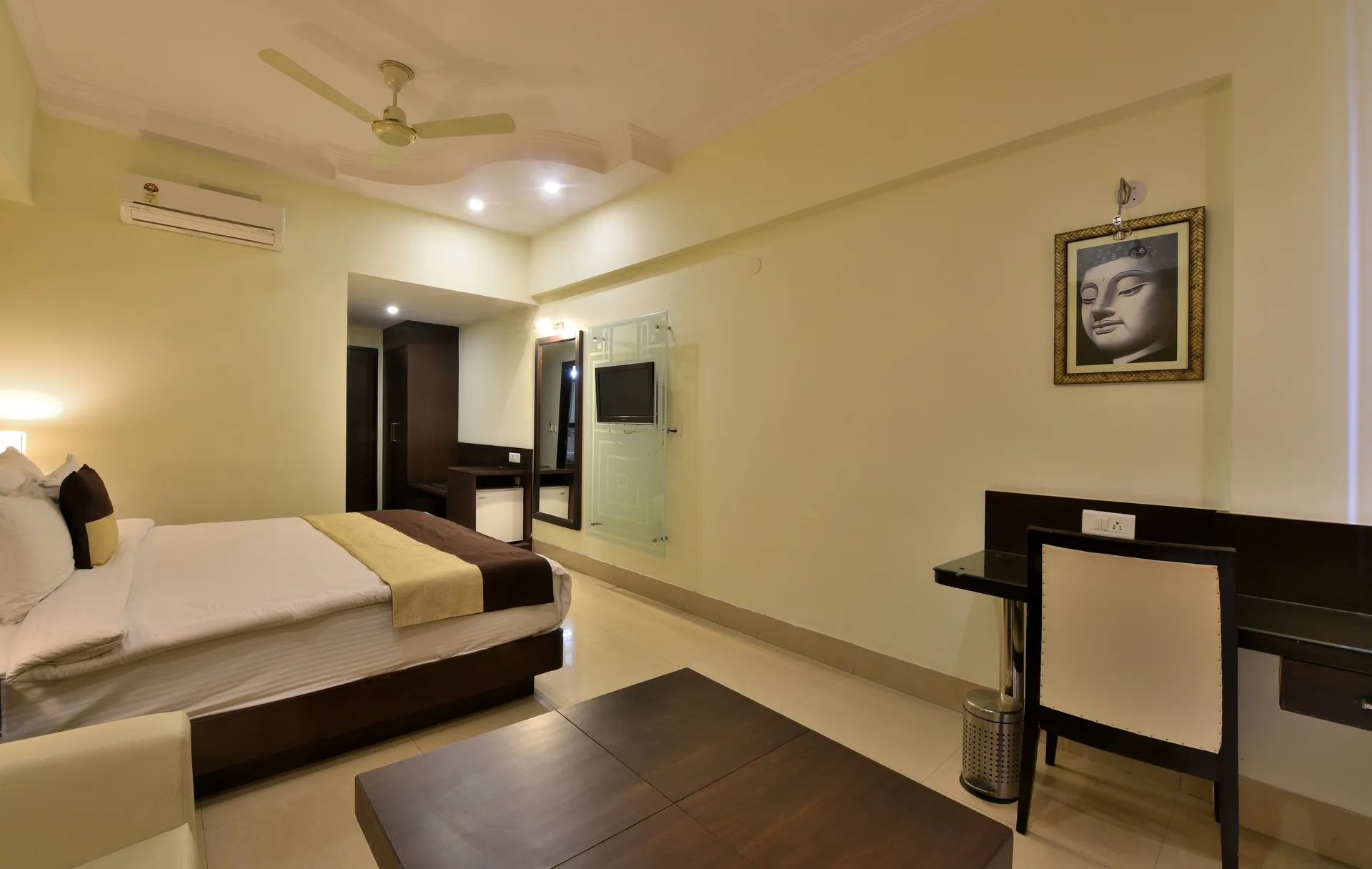 Hotel Madhuban Room