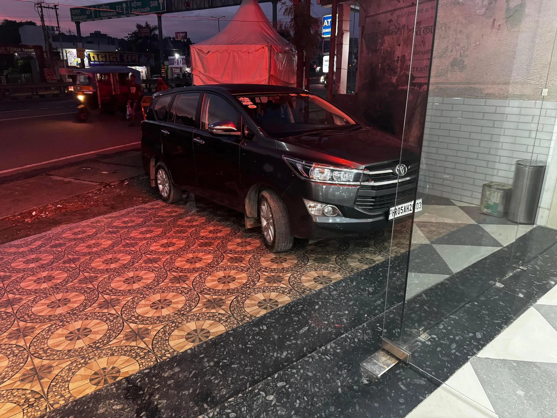 Hotel Mahi Ganga Heritage by Lawrence Hotels Parking