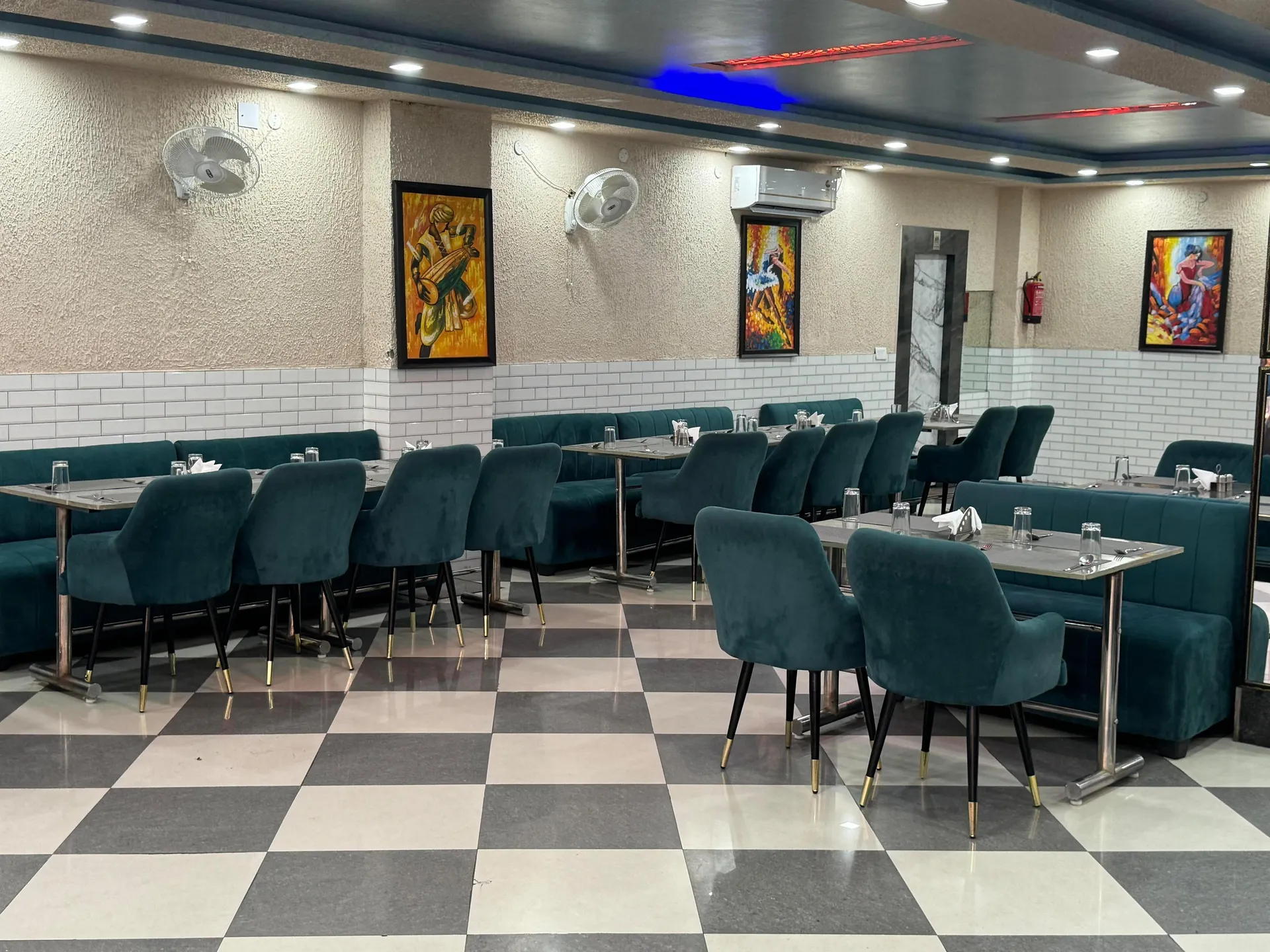 Hotel Mahi Ganga Heritage by Lawrence Hotels Restaurant