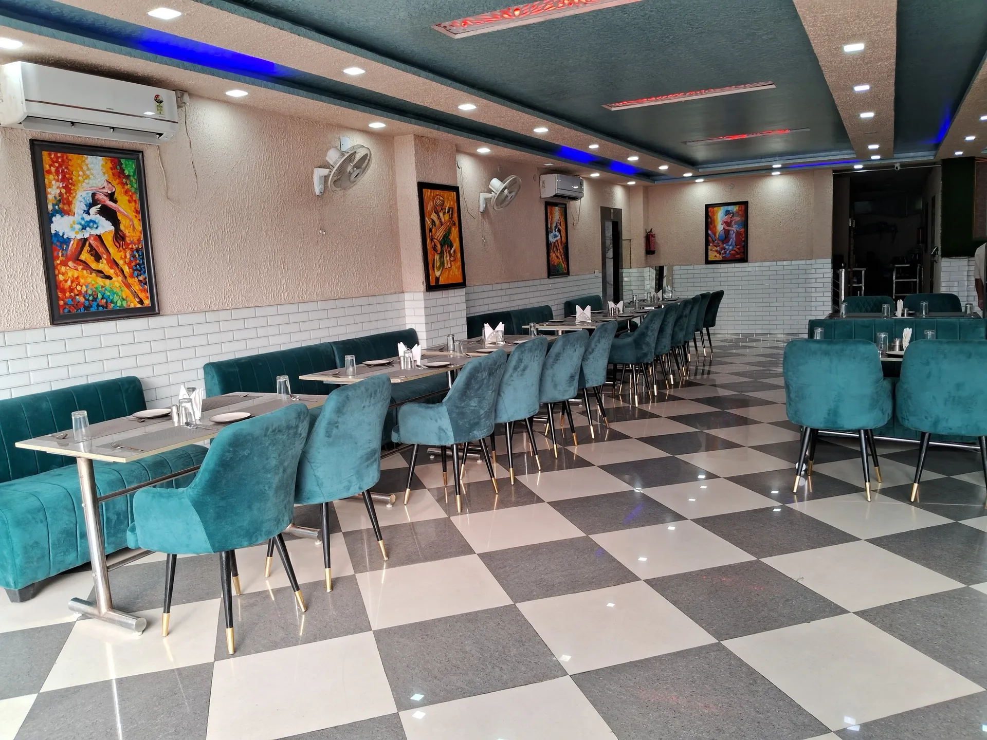 Hotel Mahi Ganga Heritage by Lawrence Hotels Restaurant