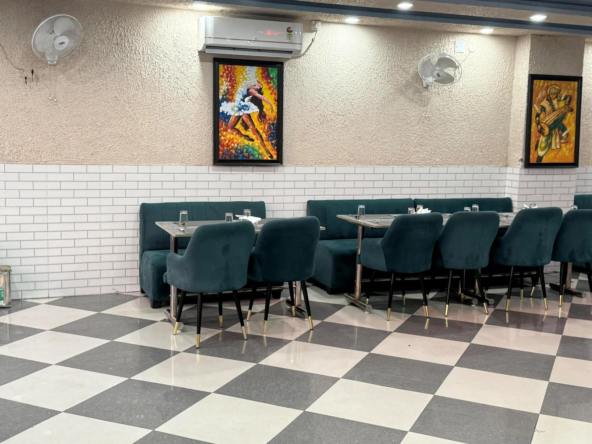 Hotel Mahi Ganga Heritage by Lawrence Hotels Restaurant