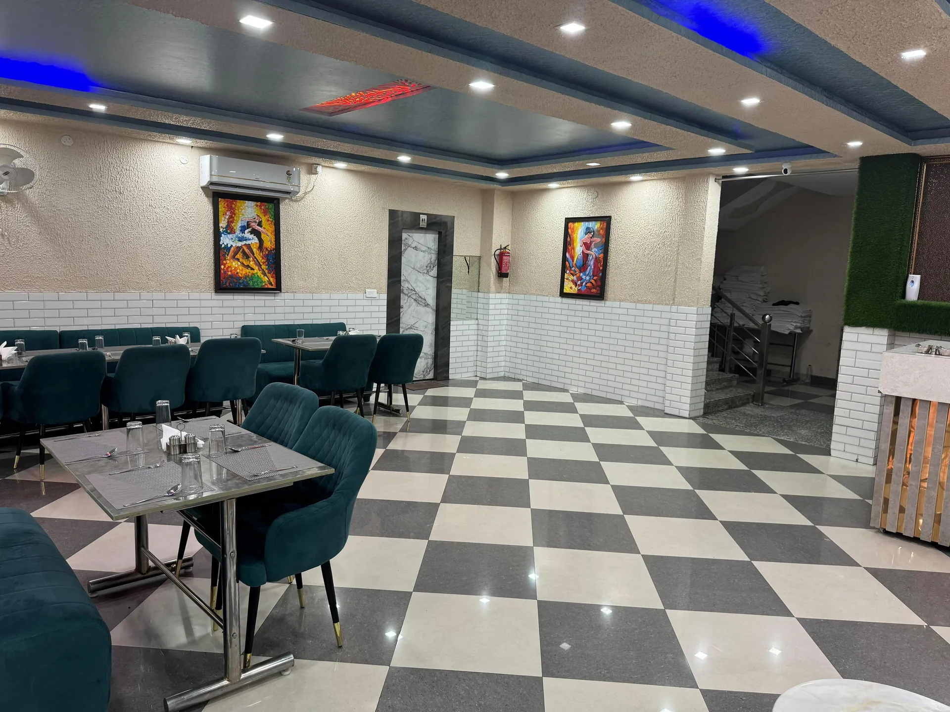 Hotel Mahi Ganga Heritage by Lawrence Hotels Restaurant