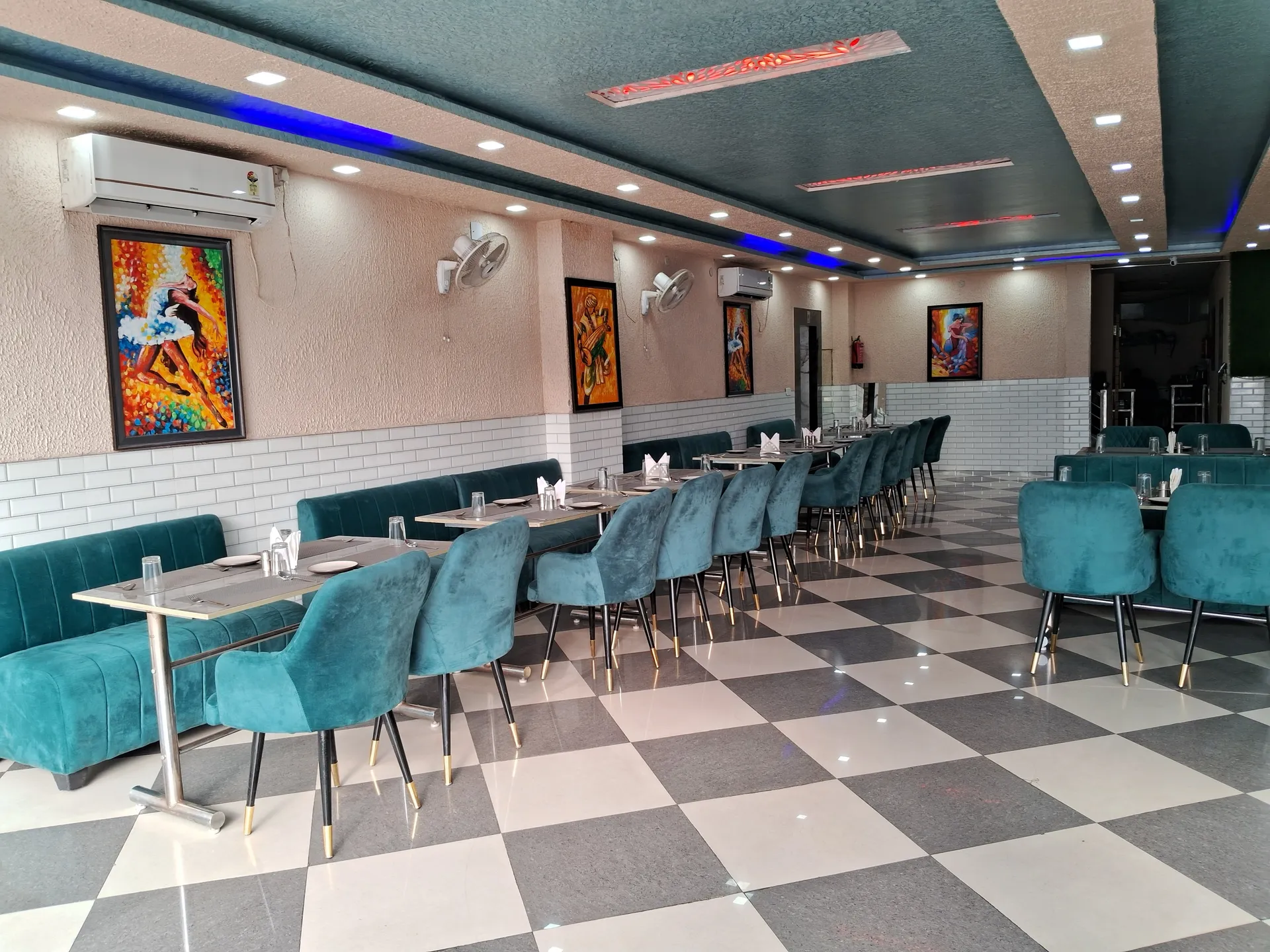 Hotel Mahi Ganga Heritage by Lawrence Hotels Restaurant