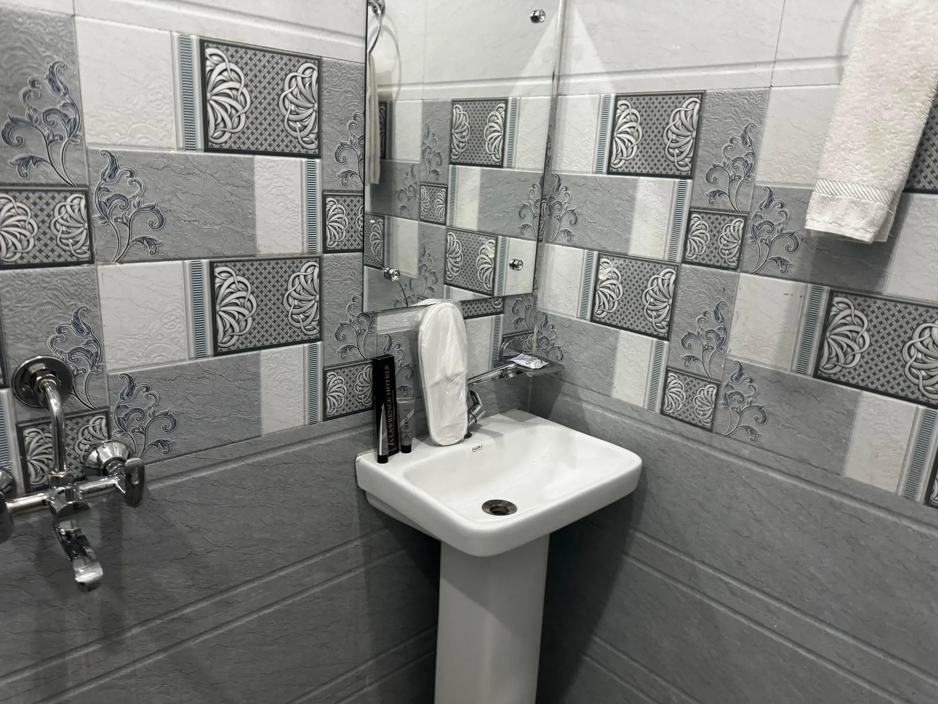 Hotel Mahi Ganga Heritage by Lawrence Hotels Washroom