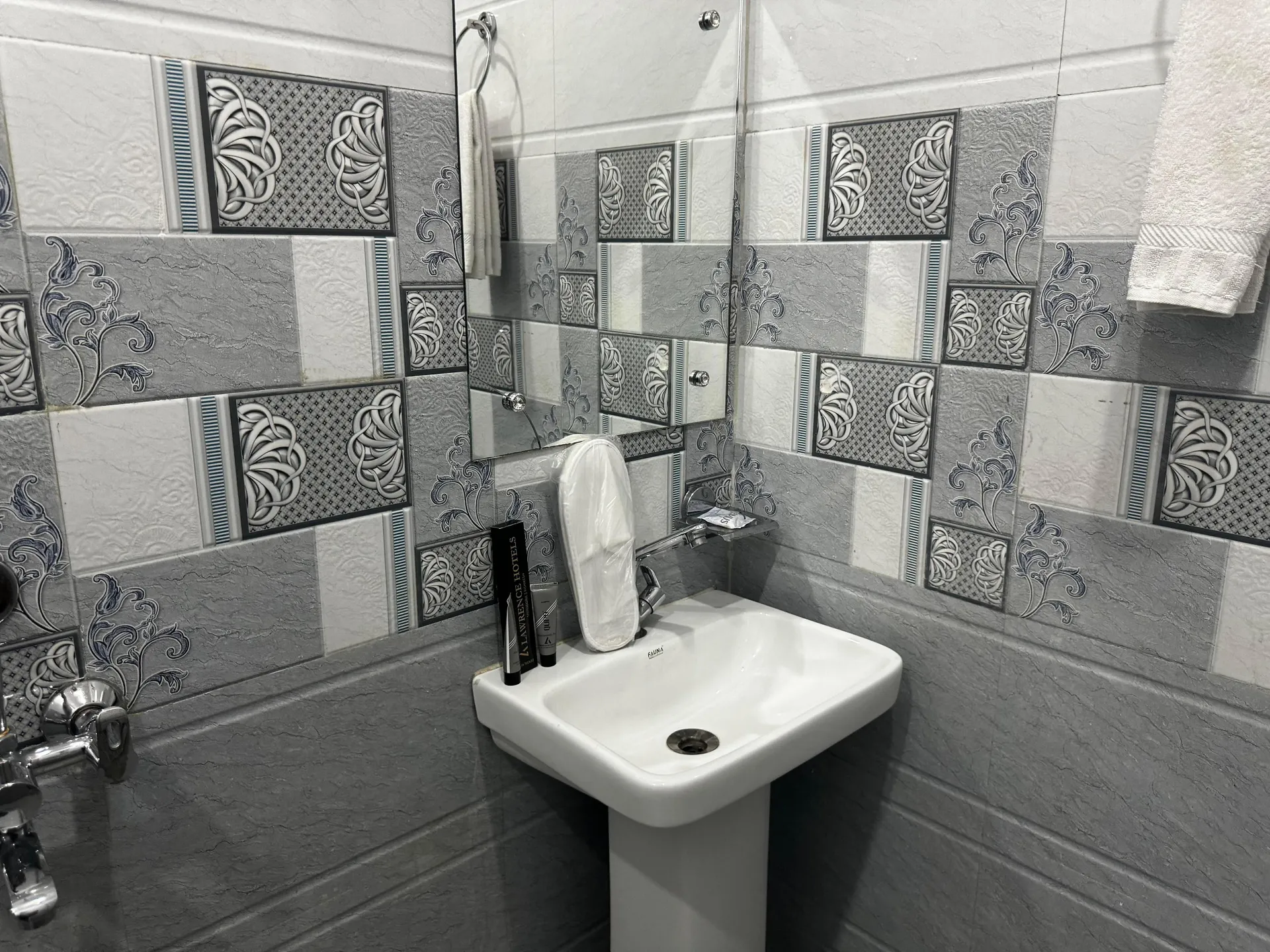 Hotel Mahi Ganga Heritage by Lawrence Hotels Washroom