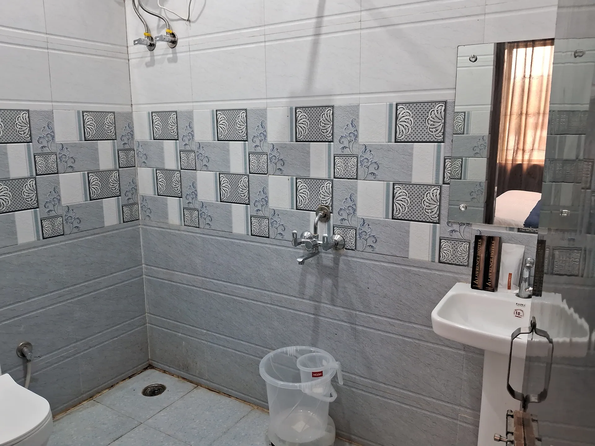 Hotel Mahi Ganga Heritage by Lawrence Hotels Washroom