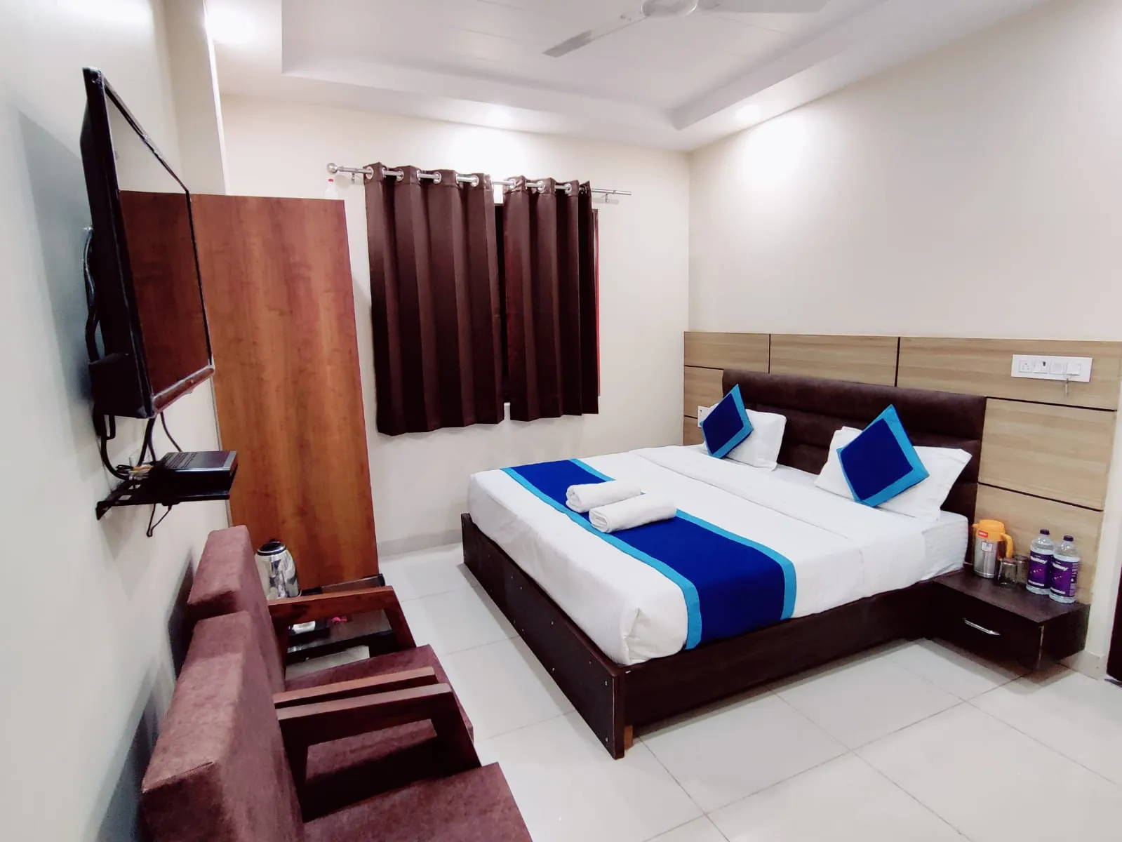 Perfectstayz  Dwarkesh near Haridwar Railway Station Room