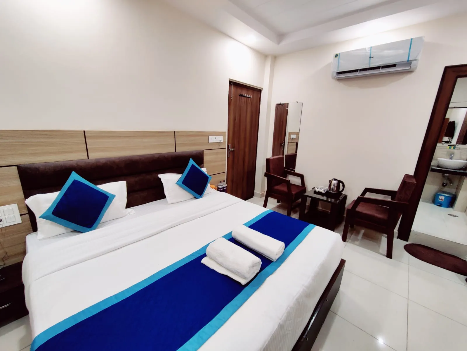 Perfectstayz  Dwarkesh near Haridwar Railway Station Room