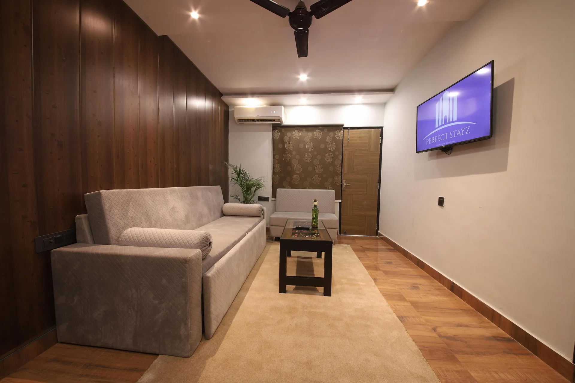 Perfectstayz Homes I Luxury Penthouse Lobby Lounge