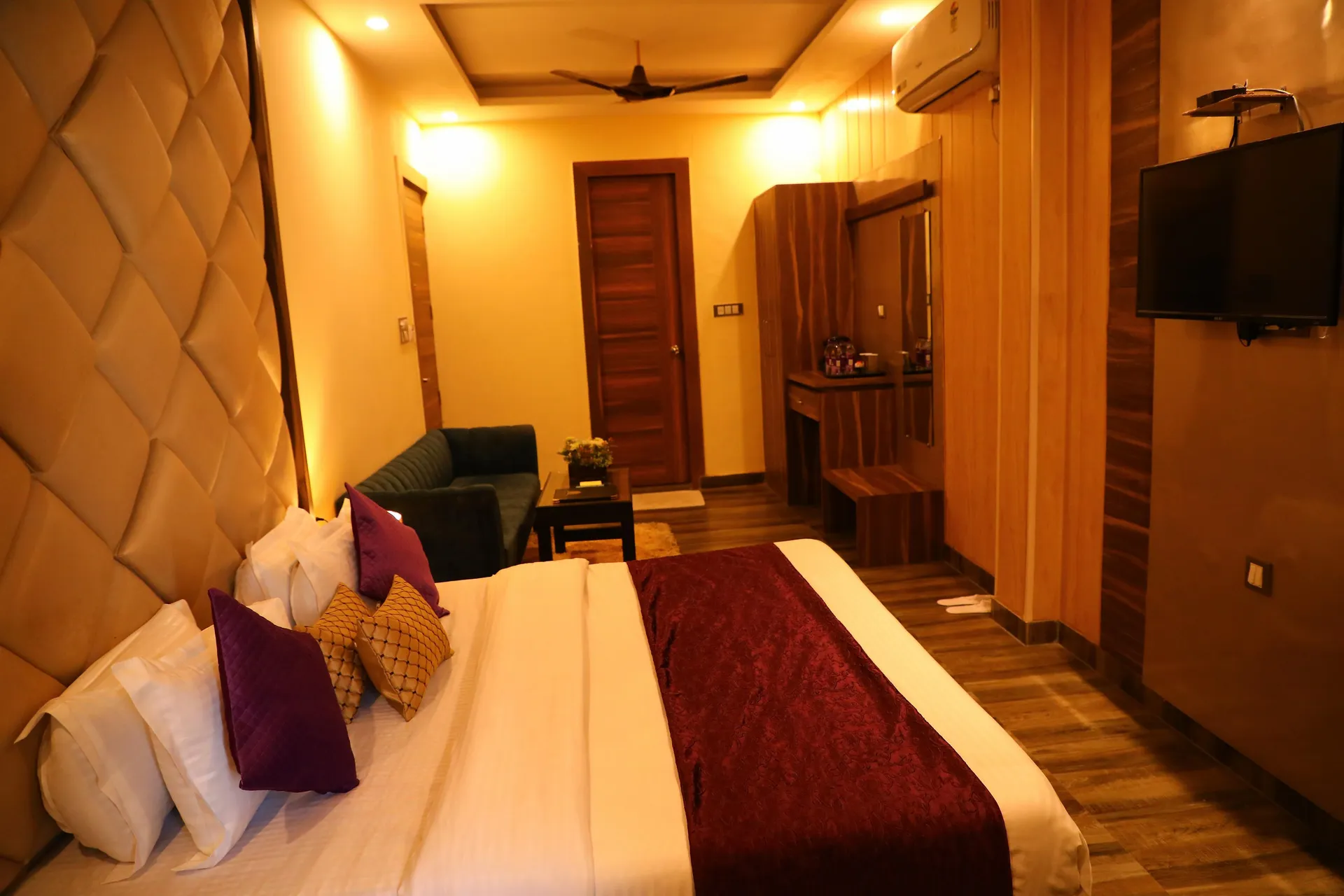 Perfectstayz Premium @ Harkipauri Road Room