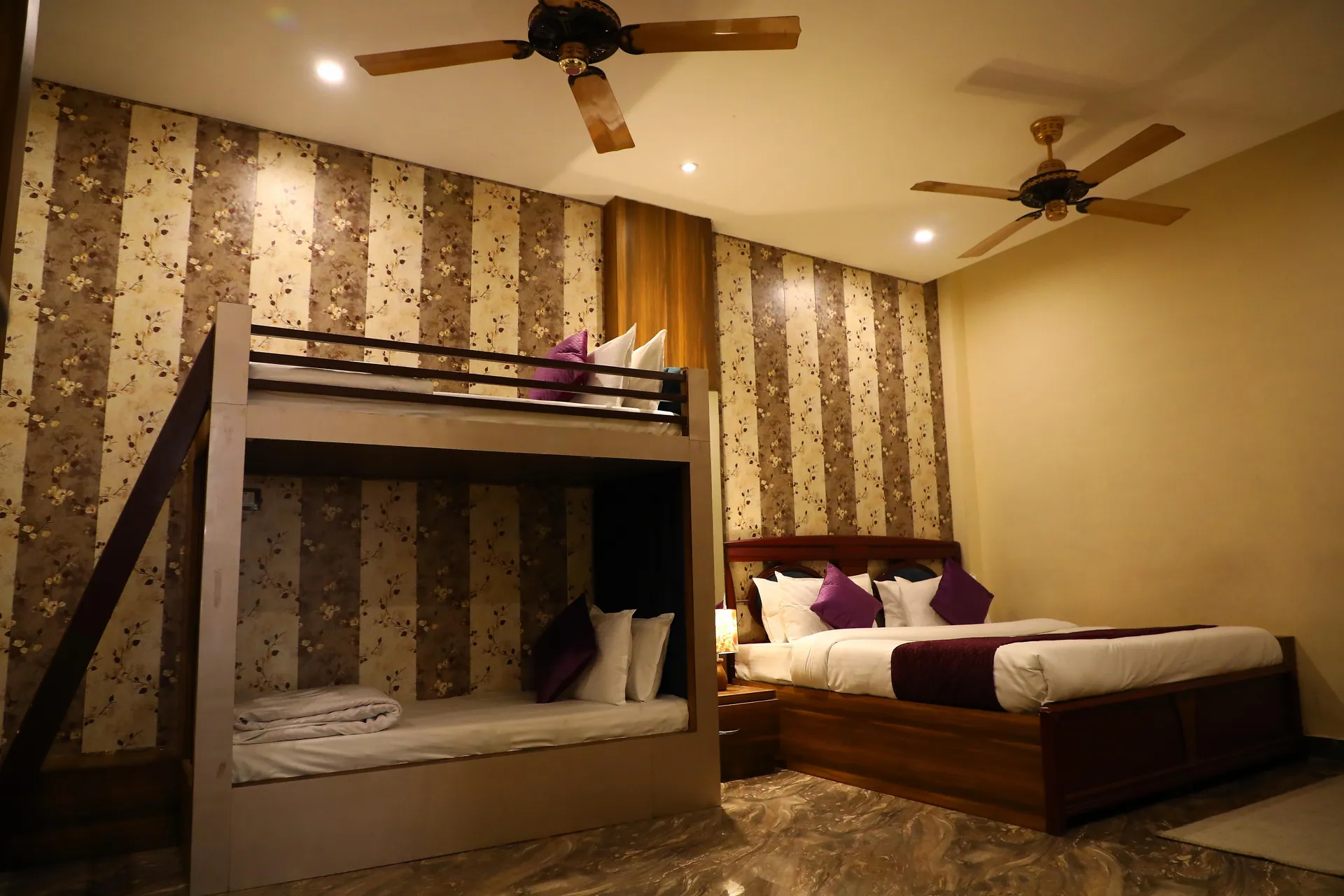 Perfectstayz Premium @ Harkipauri Road Room