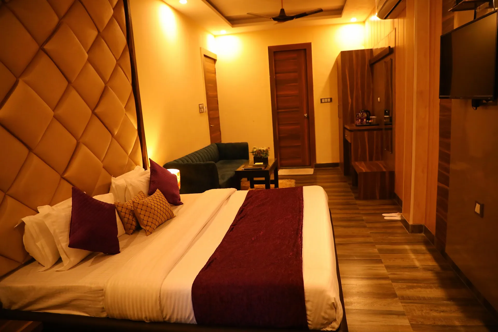 Perfectstayz Premium @ Harkipauri Road Room