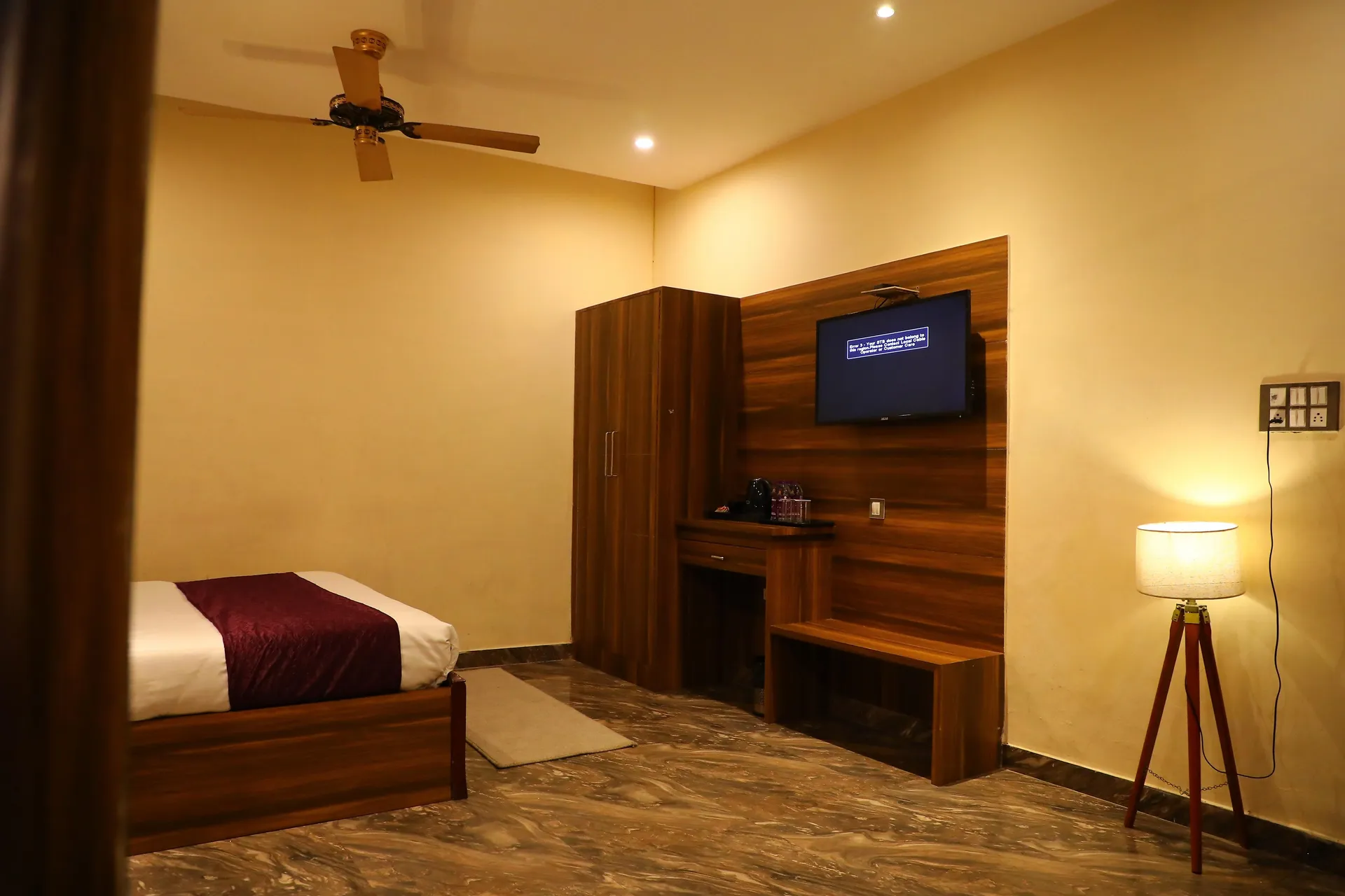 Perfectstayz Premium @ Harkipauri Road Room