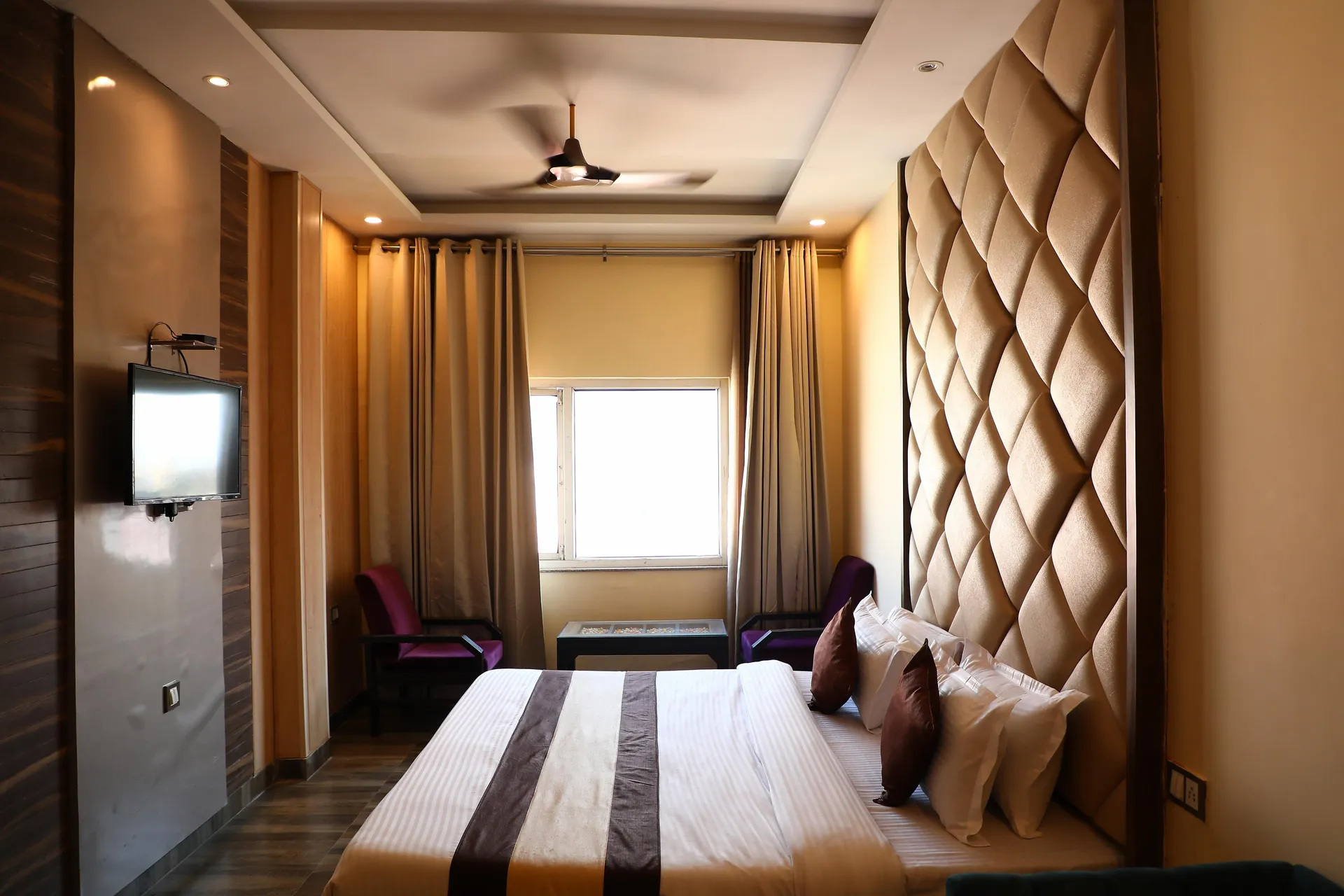 Perfectstayz Premium @ Harkipauri Road Room