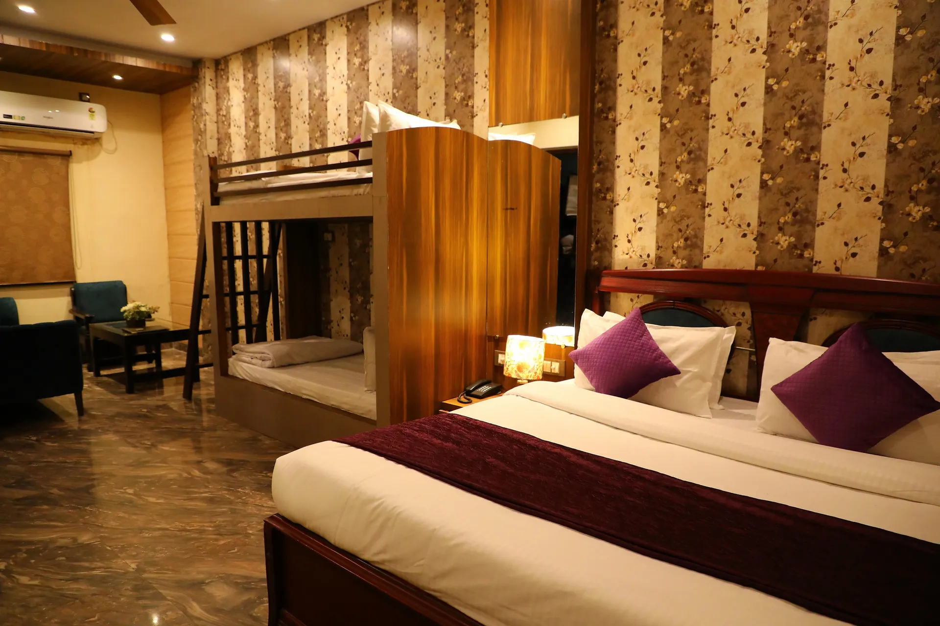 Perfectstayz Premium @ Harkipauri Road Room